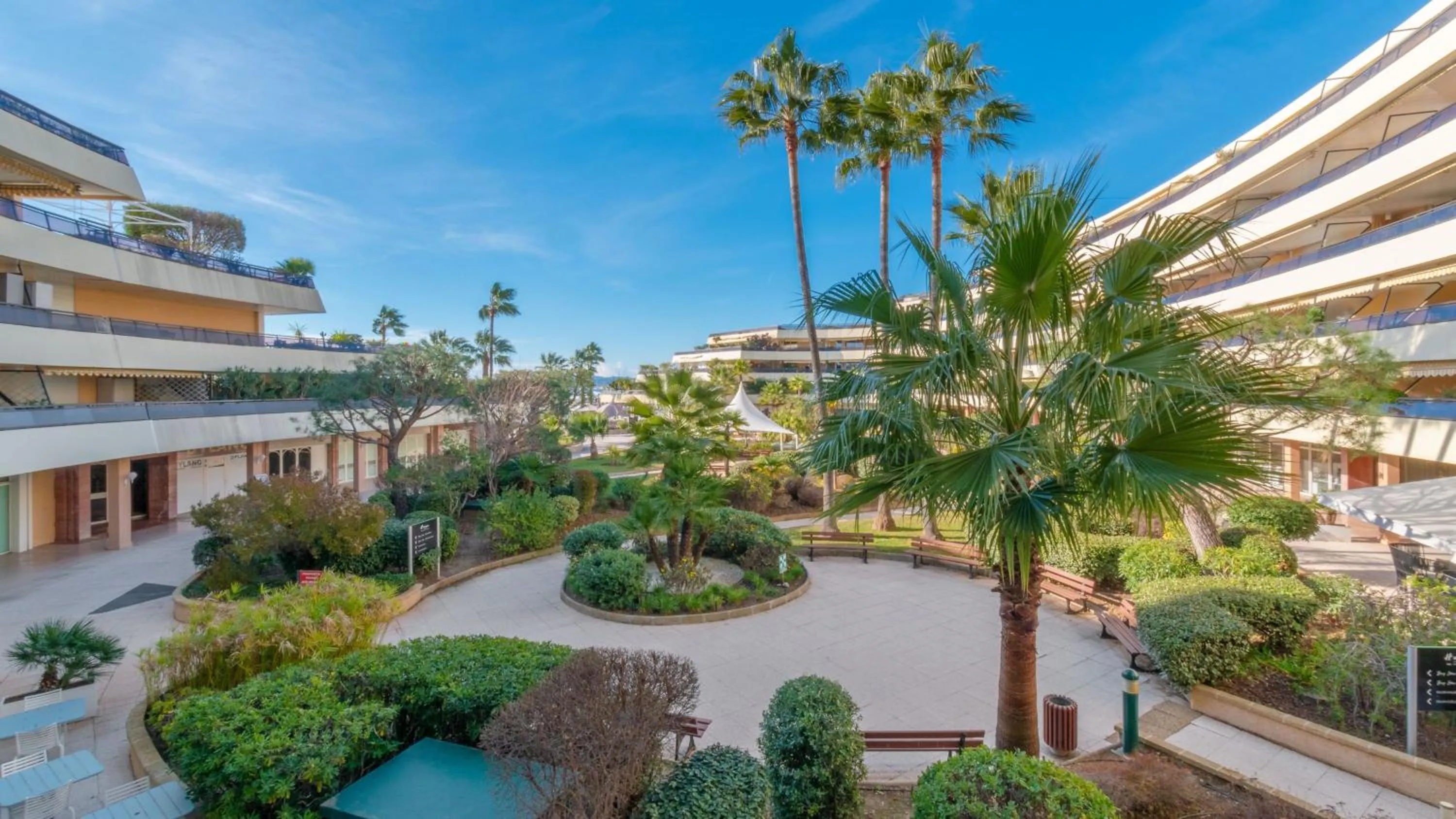 Photo of the whole room in Holiday Inn Nice - Port St Laurent by IHG