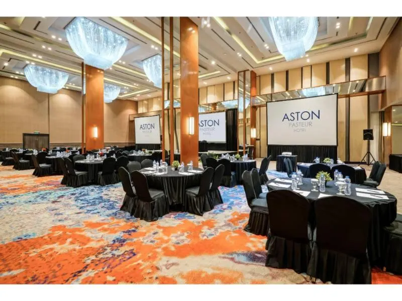 Banquet/Function facilities in Aston Pasteur