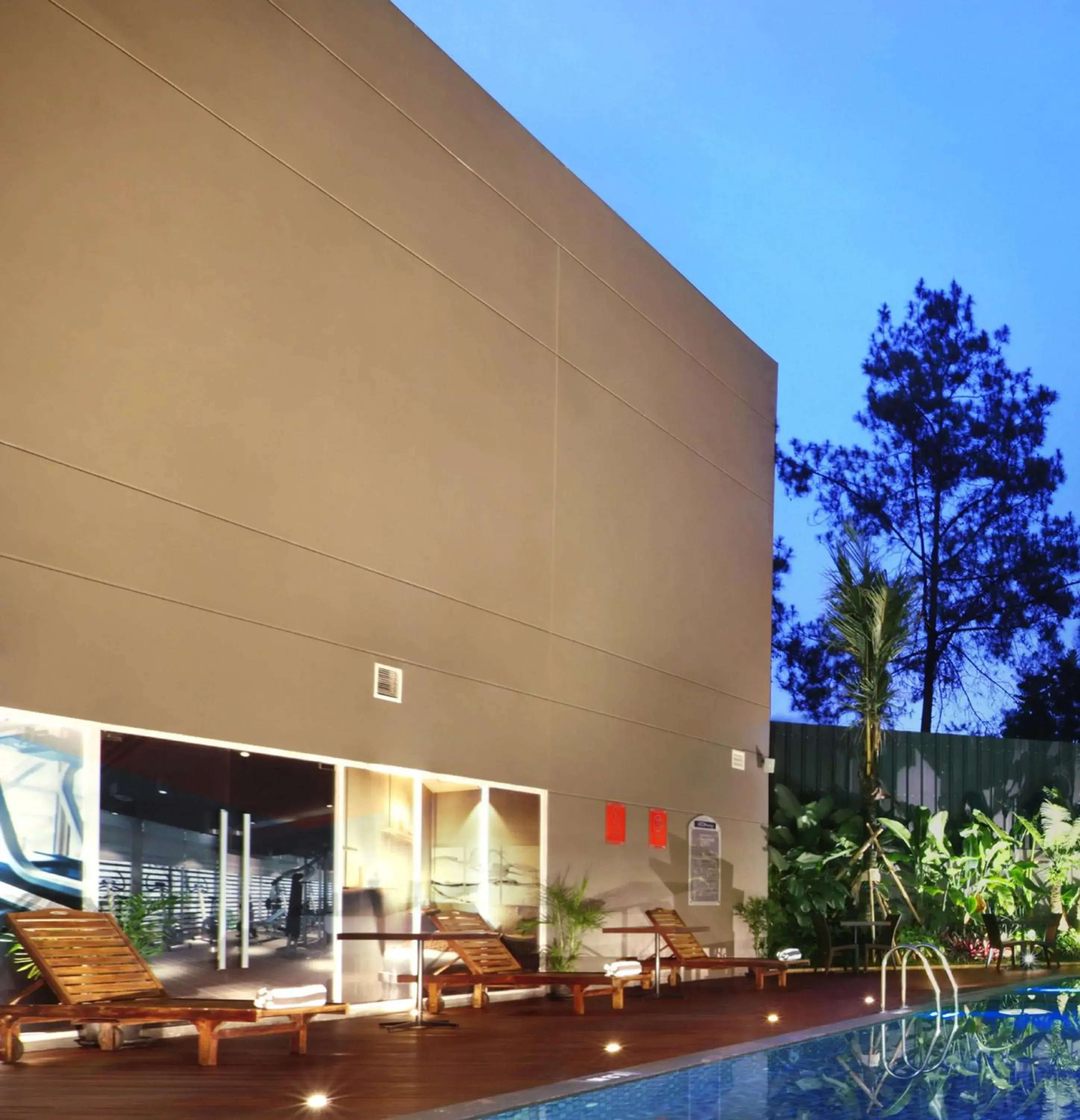 Swimming pool in Aston Pasteur Swimming pool in Aston Pasteur