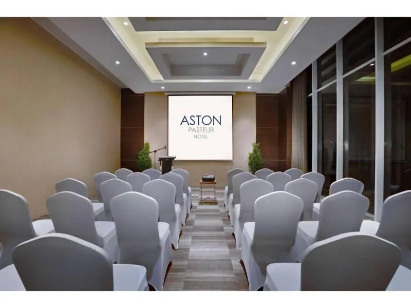 Meeting/conference room in Aston Pasteur
