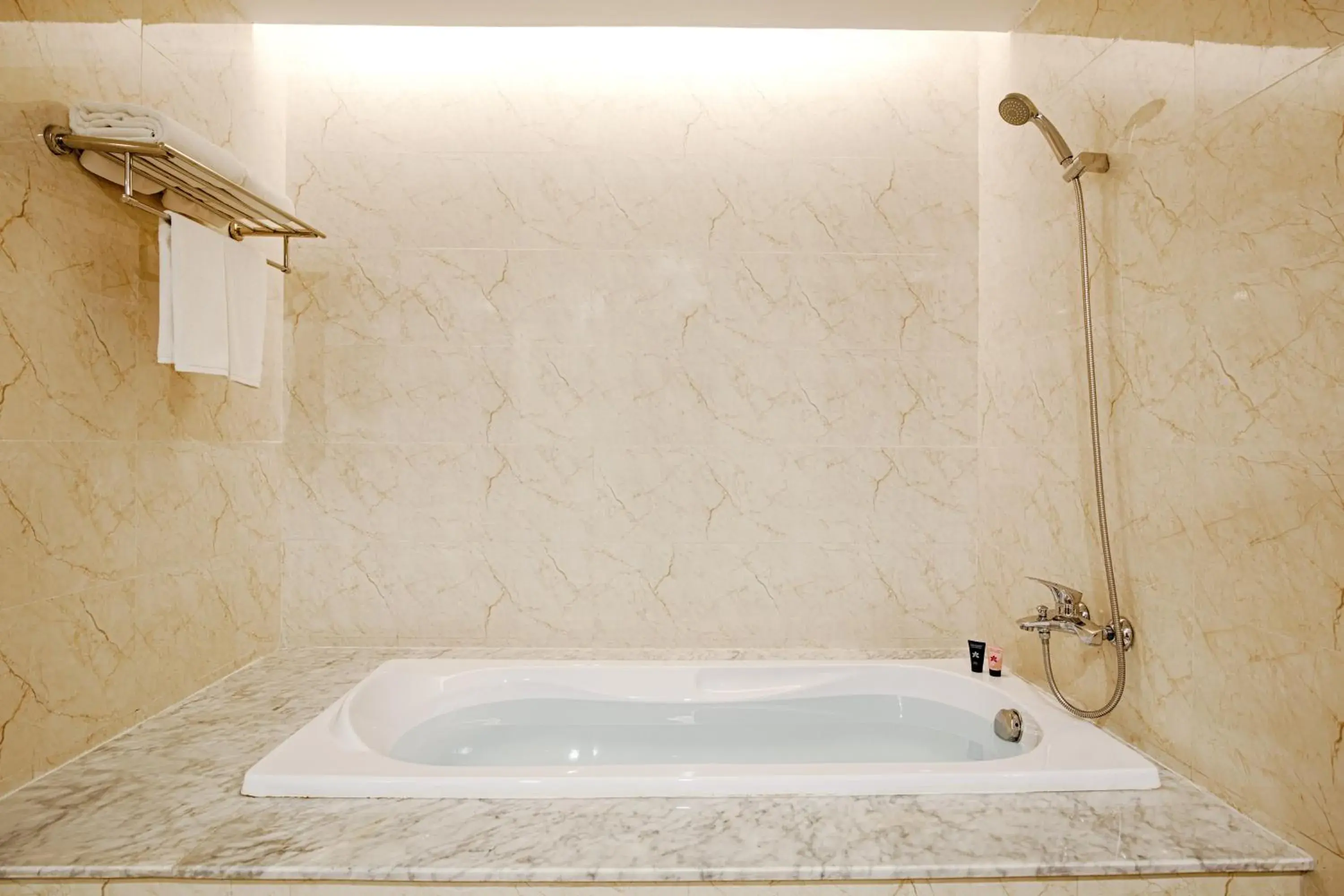 Bathroom in Muong Thanh Holiday Ly Son Bathroom in Muong Thanh Holiday Ly Son