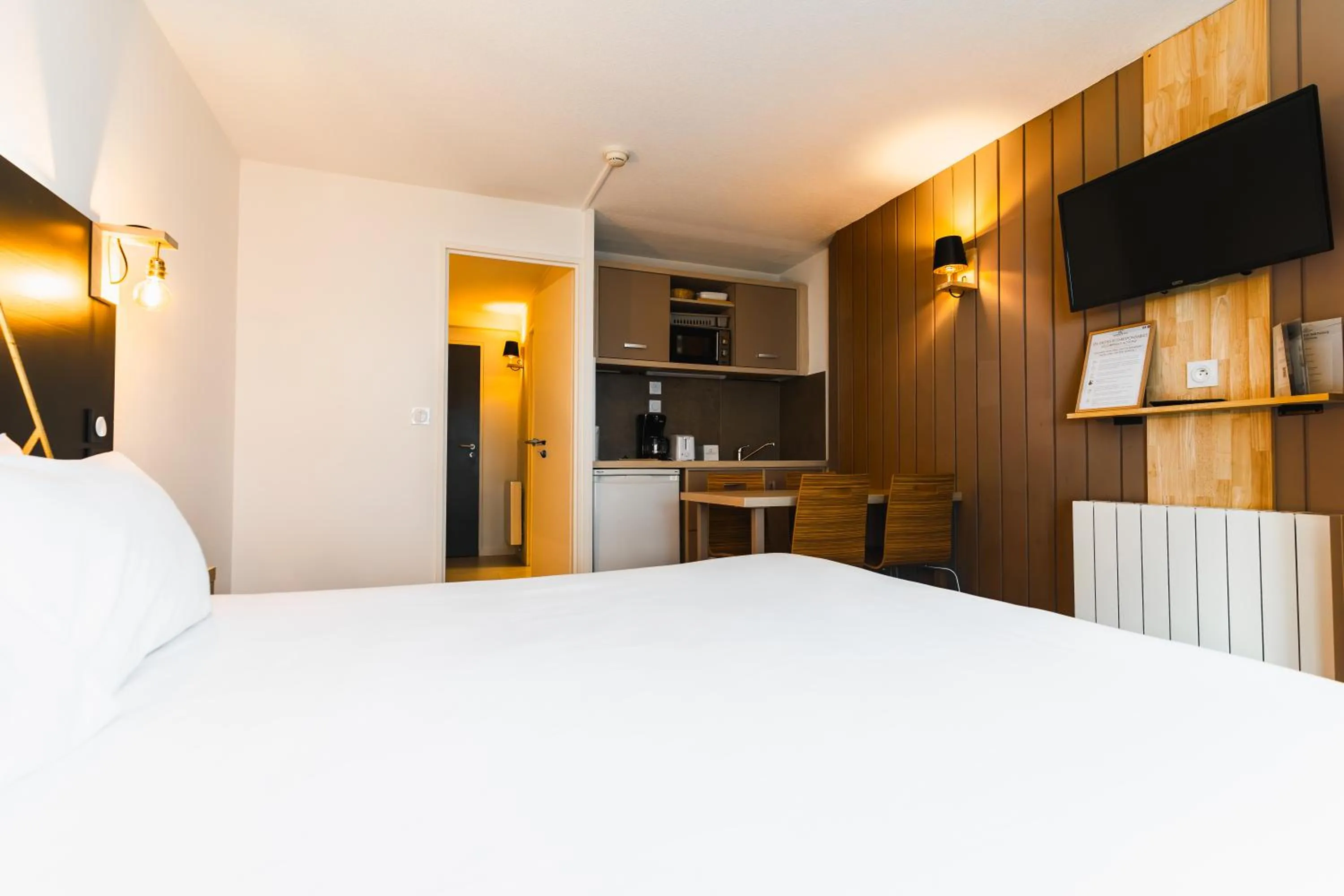 Bed in Garden & City Cauterets Balneo