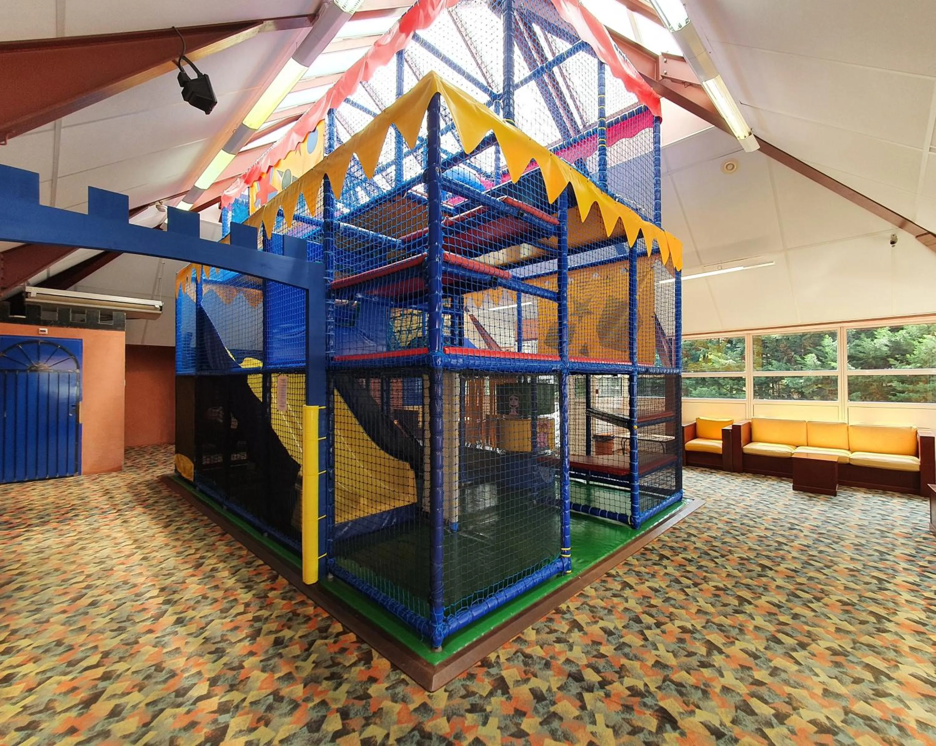 Game Room in Garden & City Cauterets Balneo