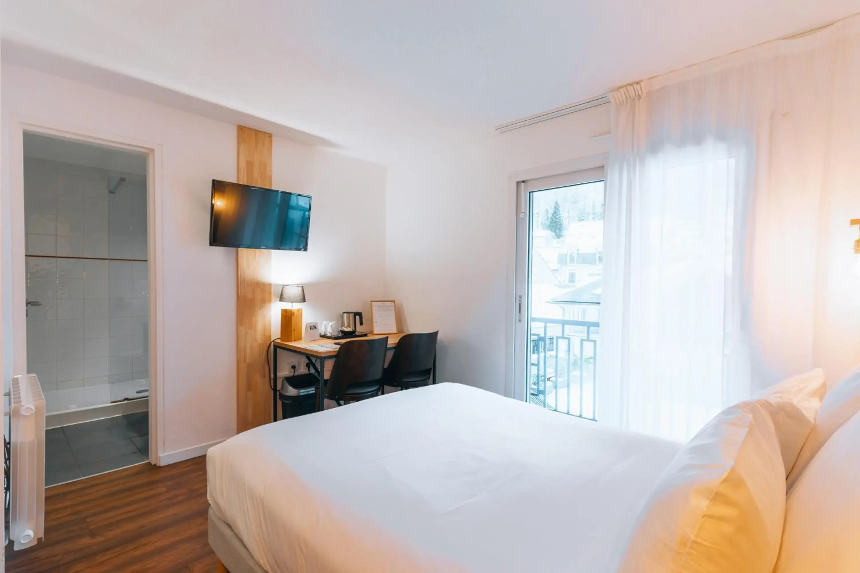 Double Room in Garden & City Cauterets Balneo Double Room in Garden & City Cauterets Balneo
