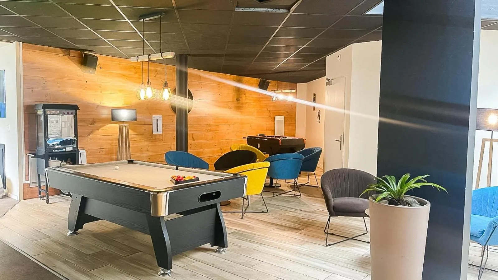 Billiard in Garden & City Cauterets Balneo