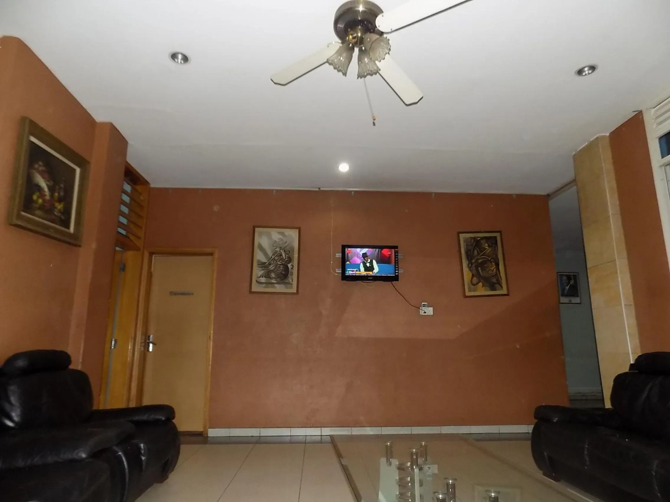 Communal lounge/ TV room in Aponye Hotel Kampala