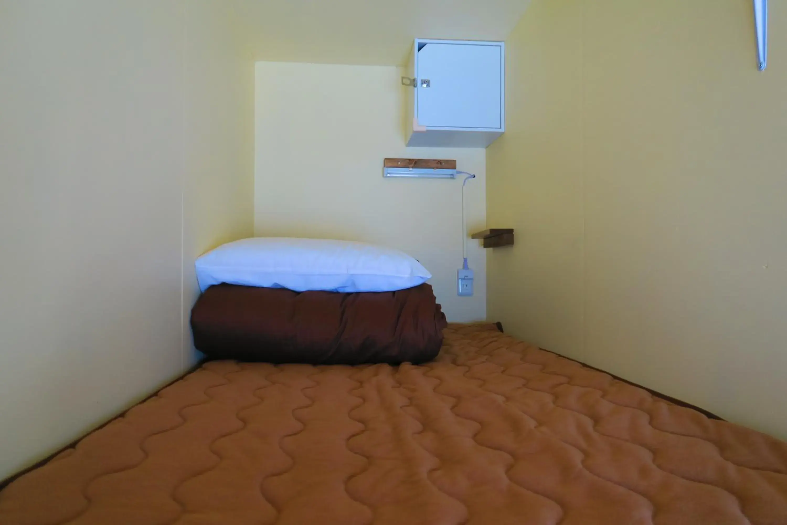 Bed in Takamatsu Guesthouse BJ Station Bed in Takamatsu Guesthouse BJ Station