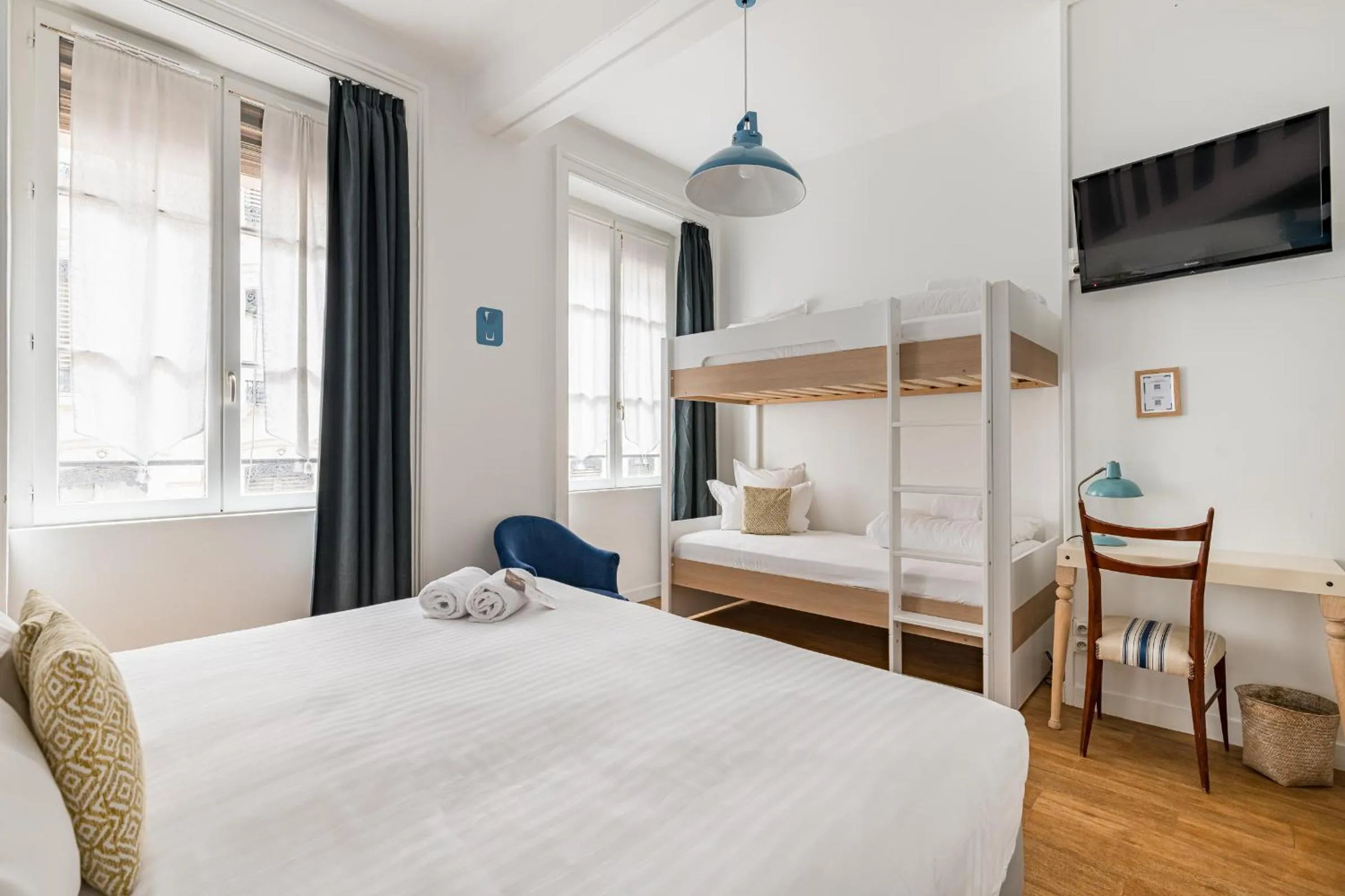 Bed in Hôtel du Simplon