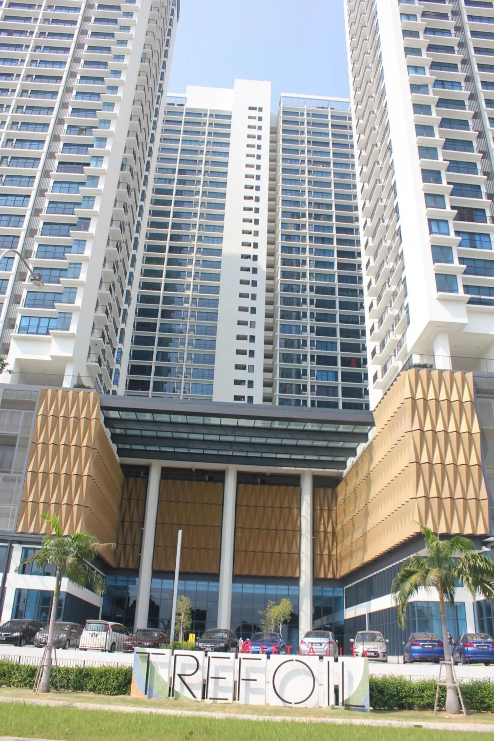 Property building in De Houz @ Setia Alam Trefoil Homestay Property building in De Houz @ Setia Alam Trefoil Homestay