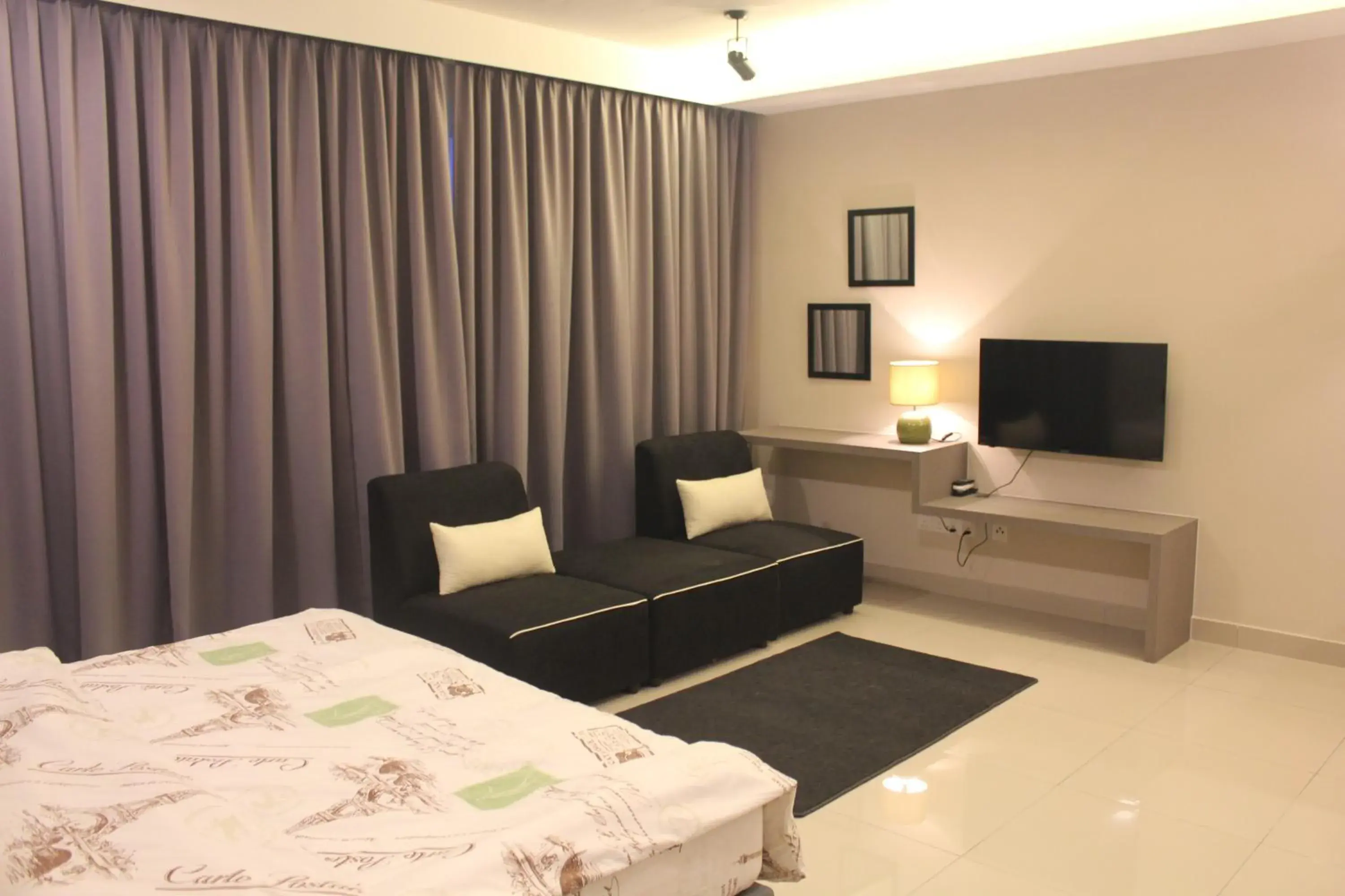 Photo of the whole room, Bed in De Houz @ Setia Alam Trefoil Homestay Photo of the whole room, Bed in De Houz @ Setia Alam Trefoil Homestay