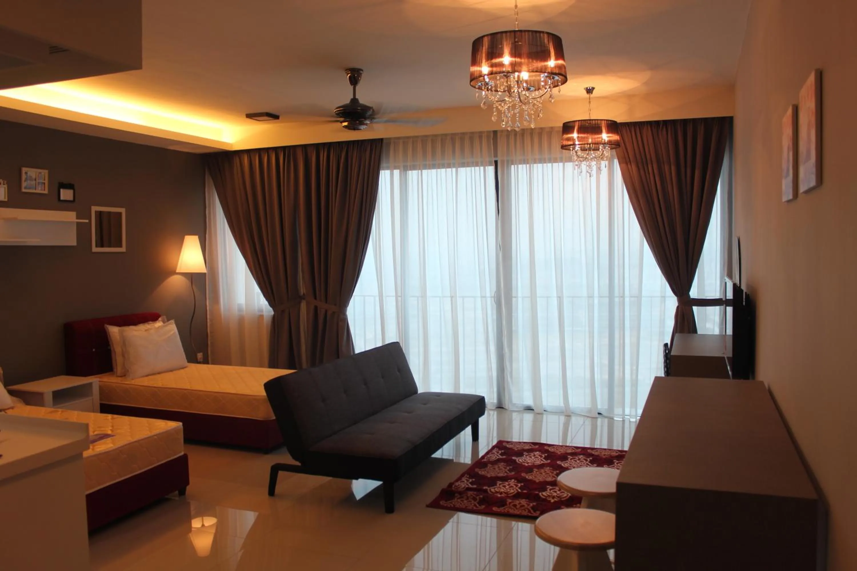 De Houz @ Setia Alam Trefoil Homestay