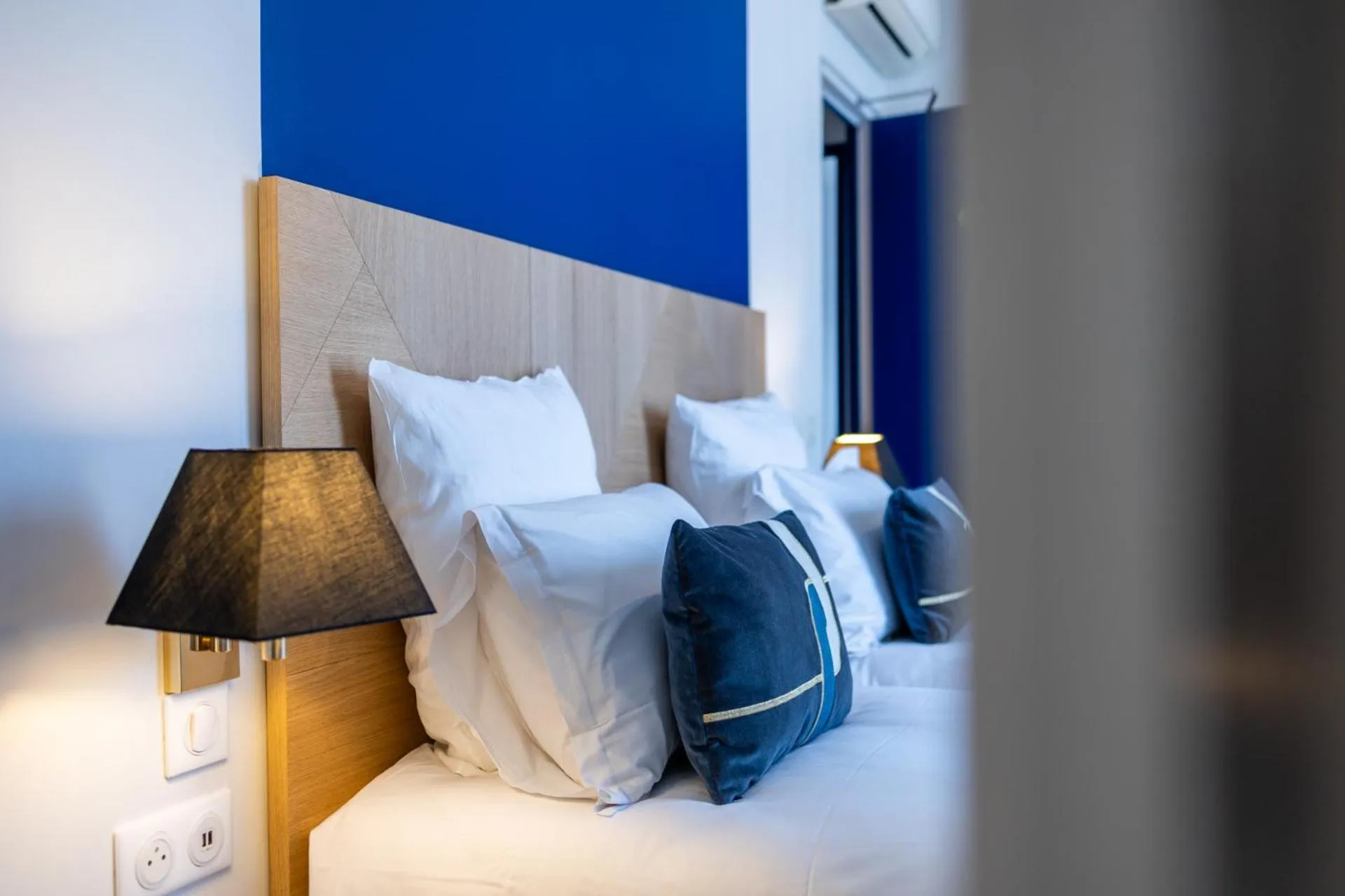 Decorative detail, Bed in Hotel Albert 1er