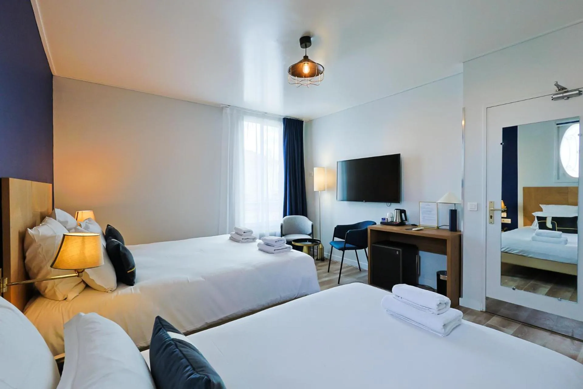 Photo of the whole room, Bed in Hotel Albert 1er