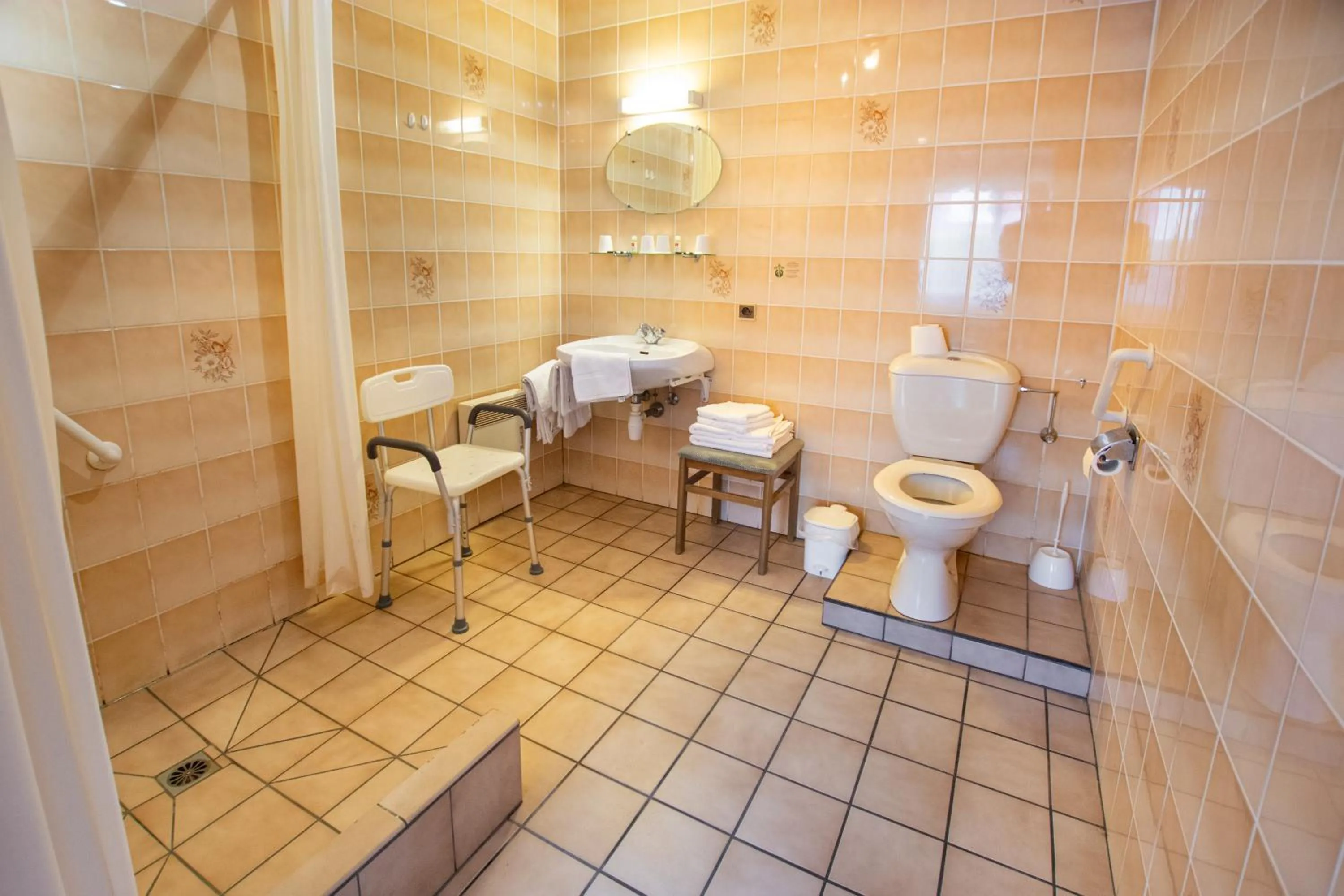 Shower in Contact Hotel Du Ladhof