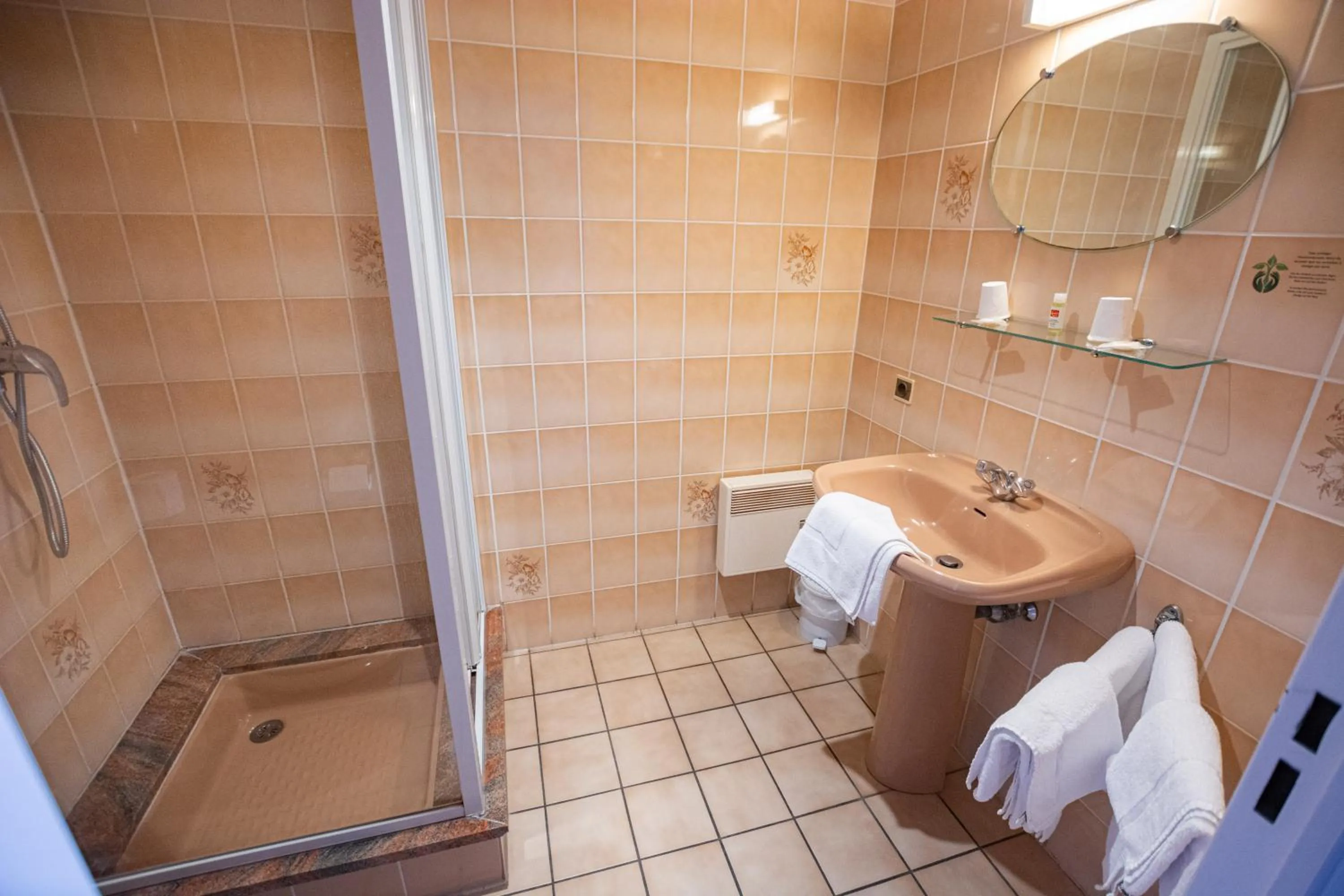 Shower in Contact Hotel Du Ladhof