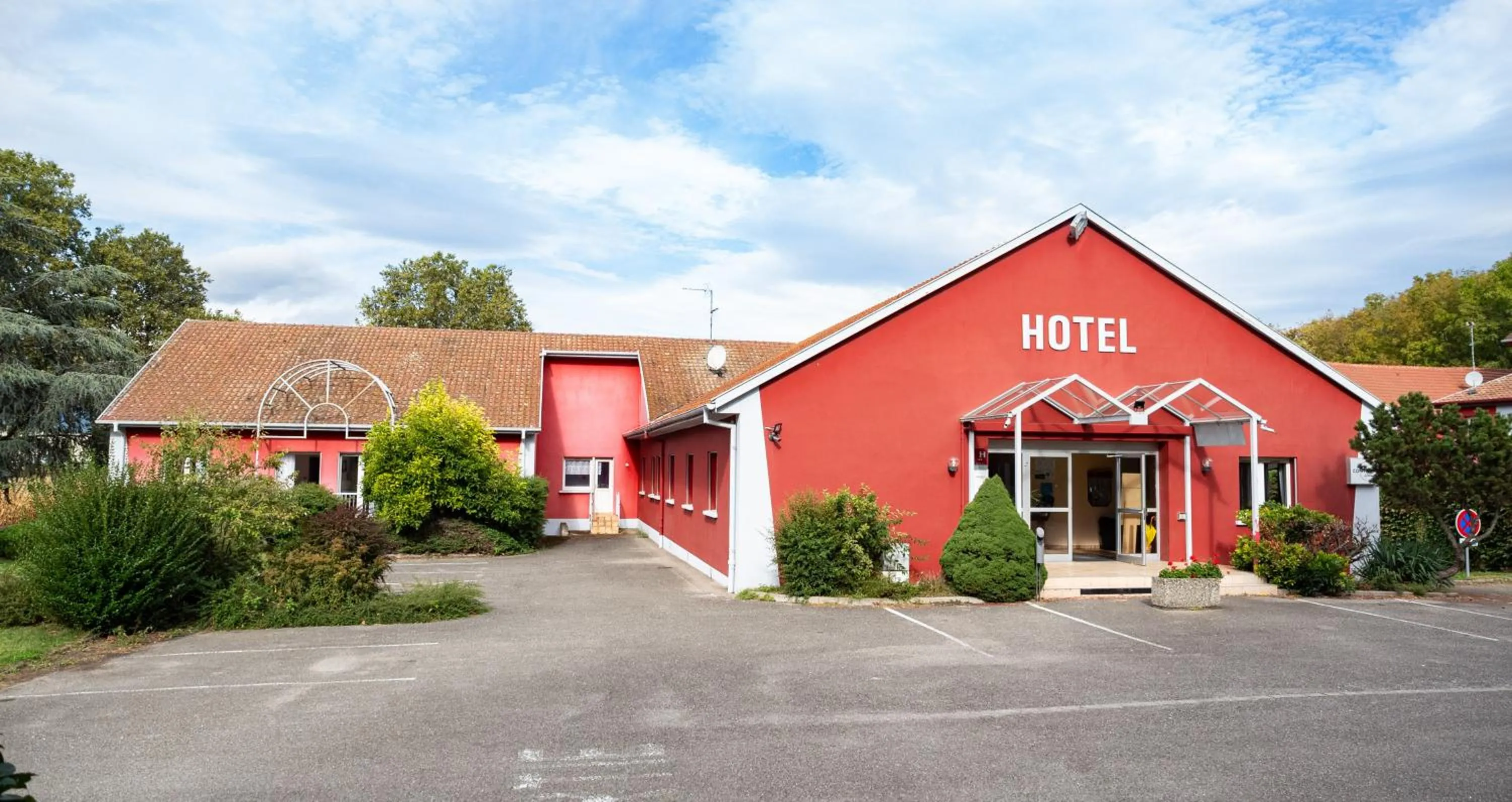 Property building in Contact Hotel Du Ladhof