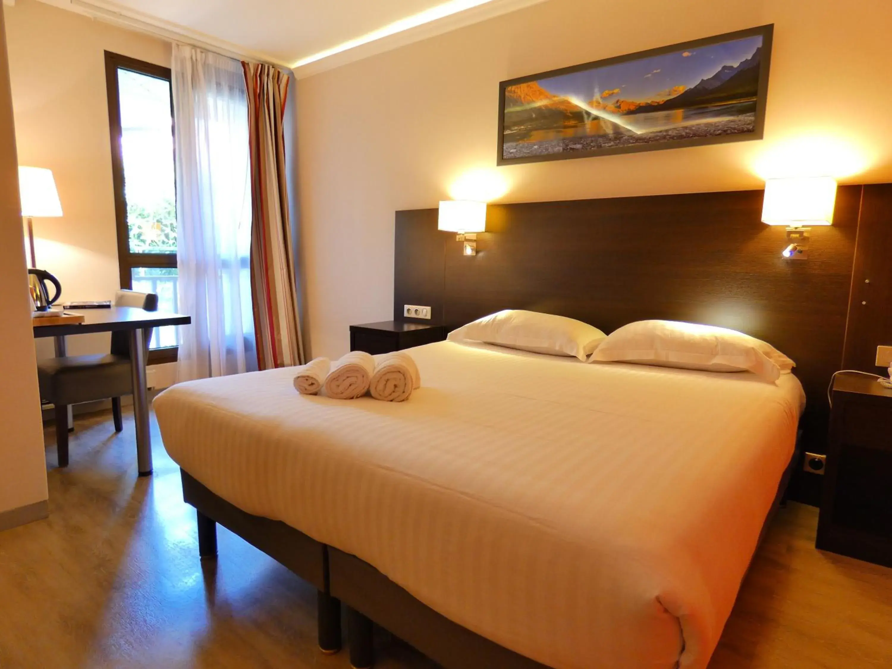 Photo of the whole room, Bed in Contact Hotel B&G Limoges Sud Photo of the whole room, Bed in Contact Hotel B&G Limoges Sud