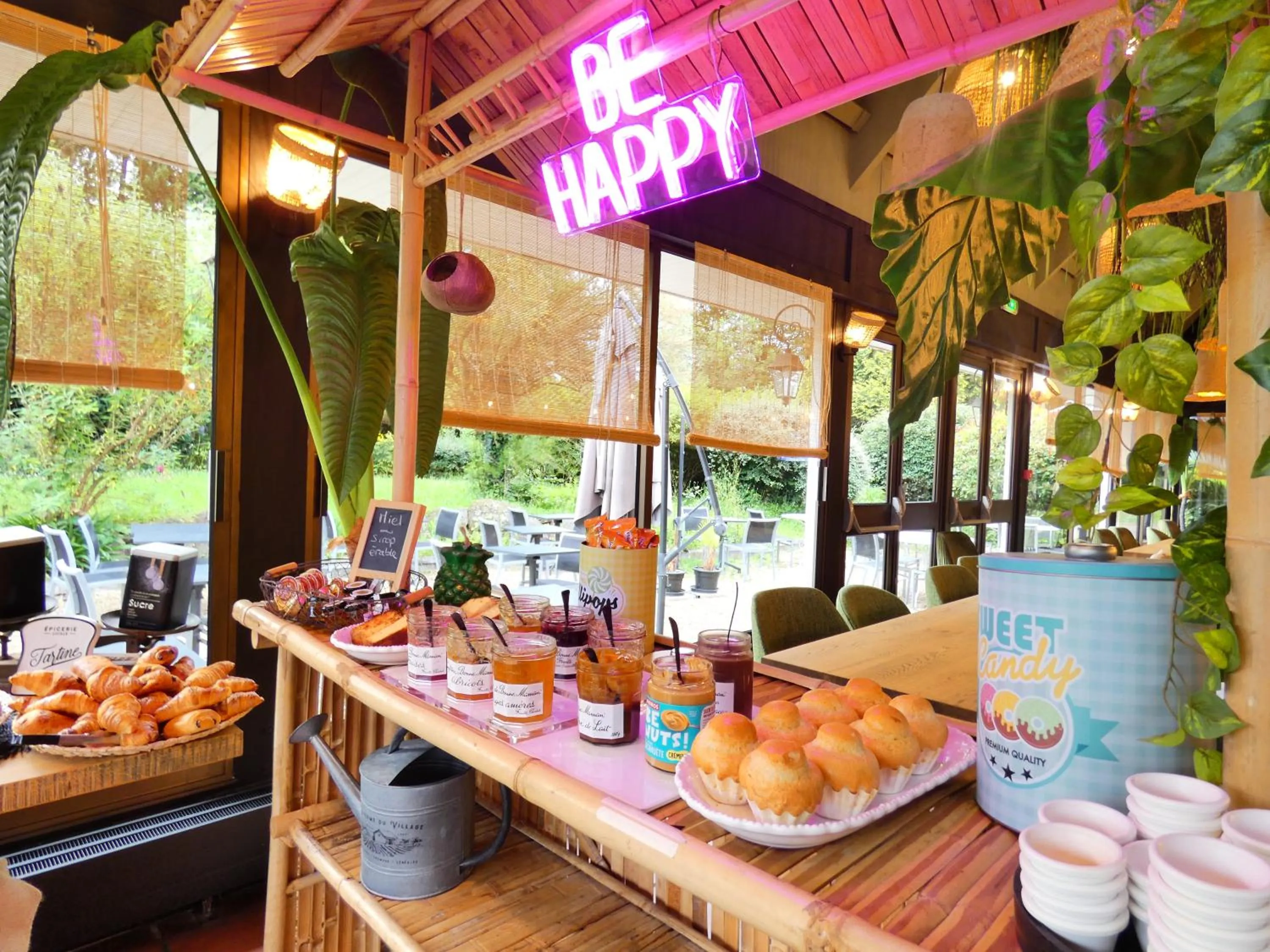 Buffet breakfast in Contact Hotel BG Limoges Sud