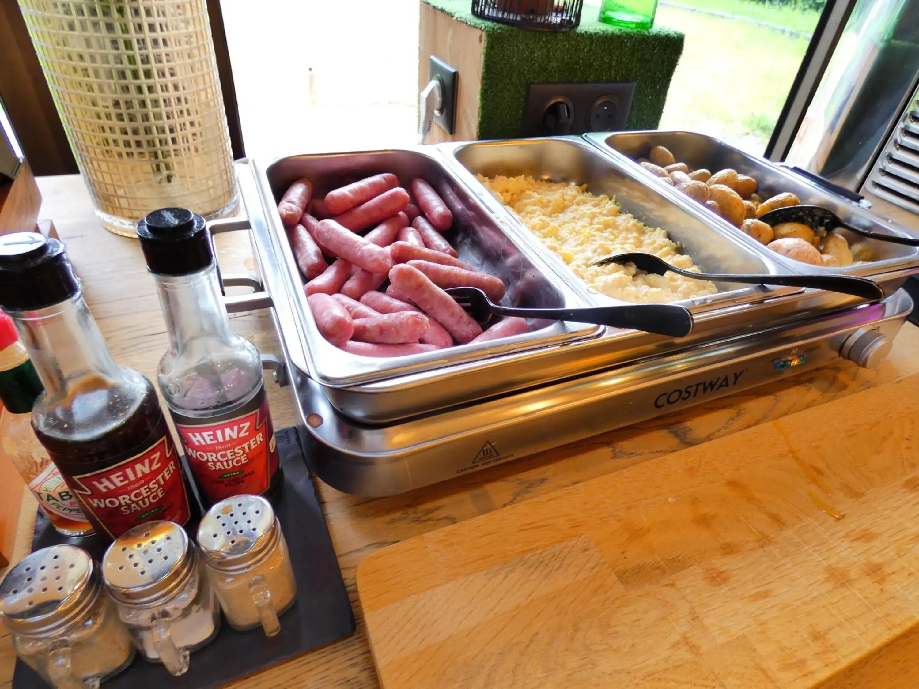 Buffet breakfast in Contact Hotel BG Limoges Sud Buffet breakfast in Contact Hotel BG Limoges Sud