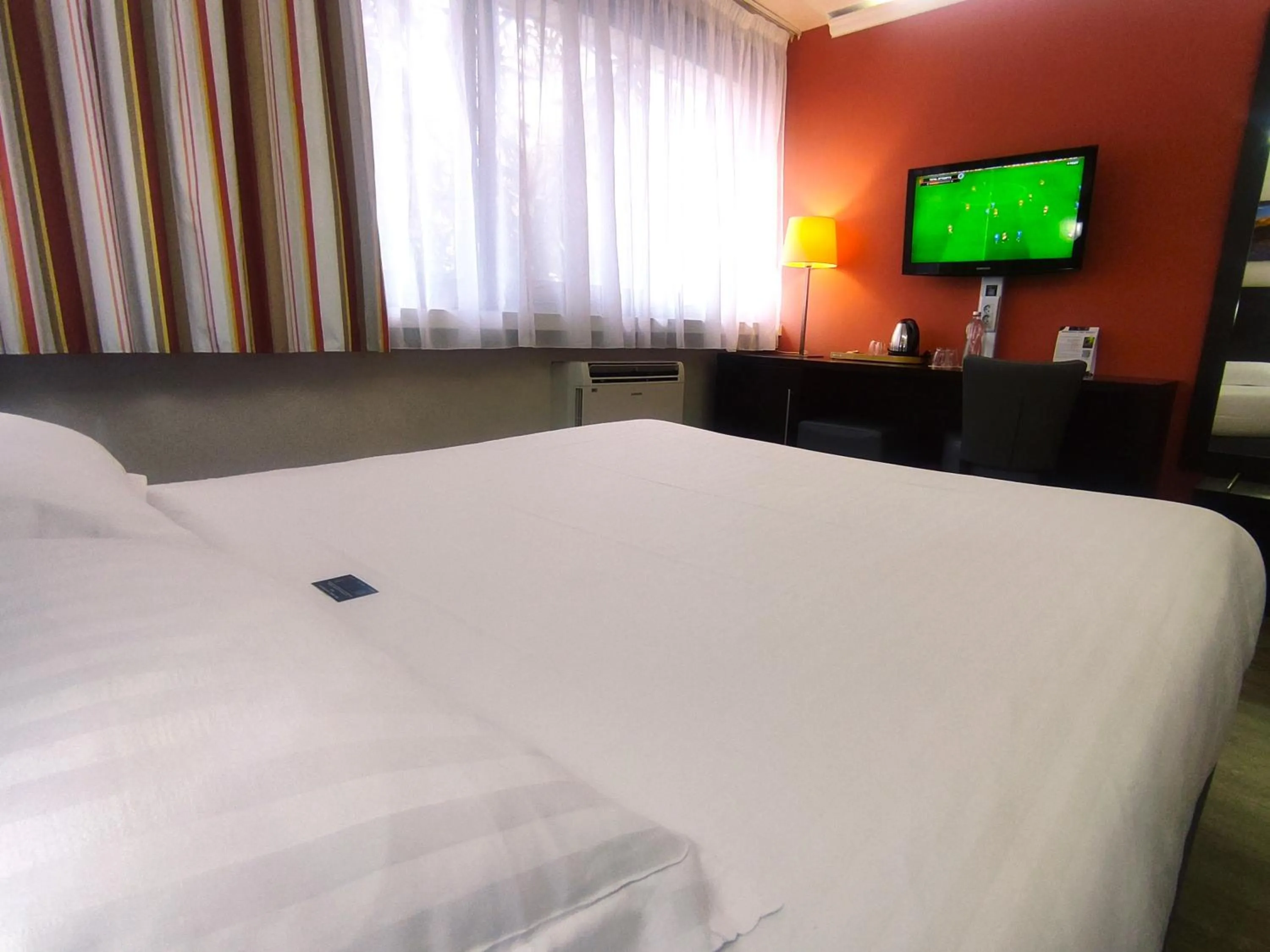 Coffee/tea facilities, Bed in Contact Hotel BG Limoges Sud