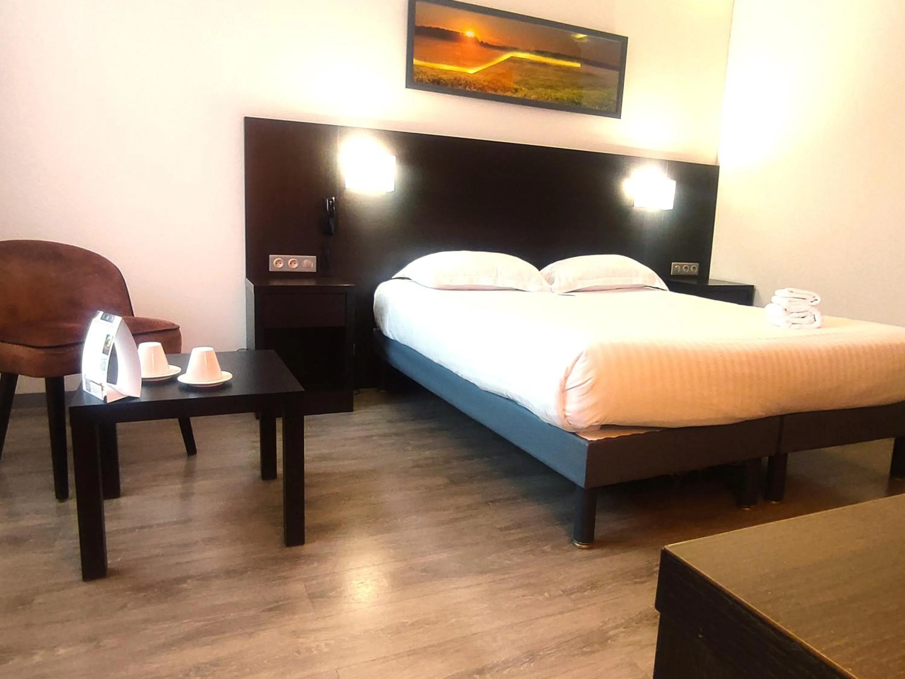 Coffee/tea facilities, Bed in Contact Hotel BG Limoges Sud