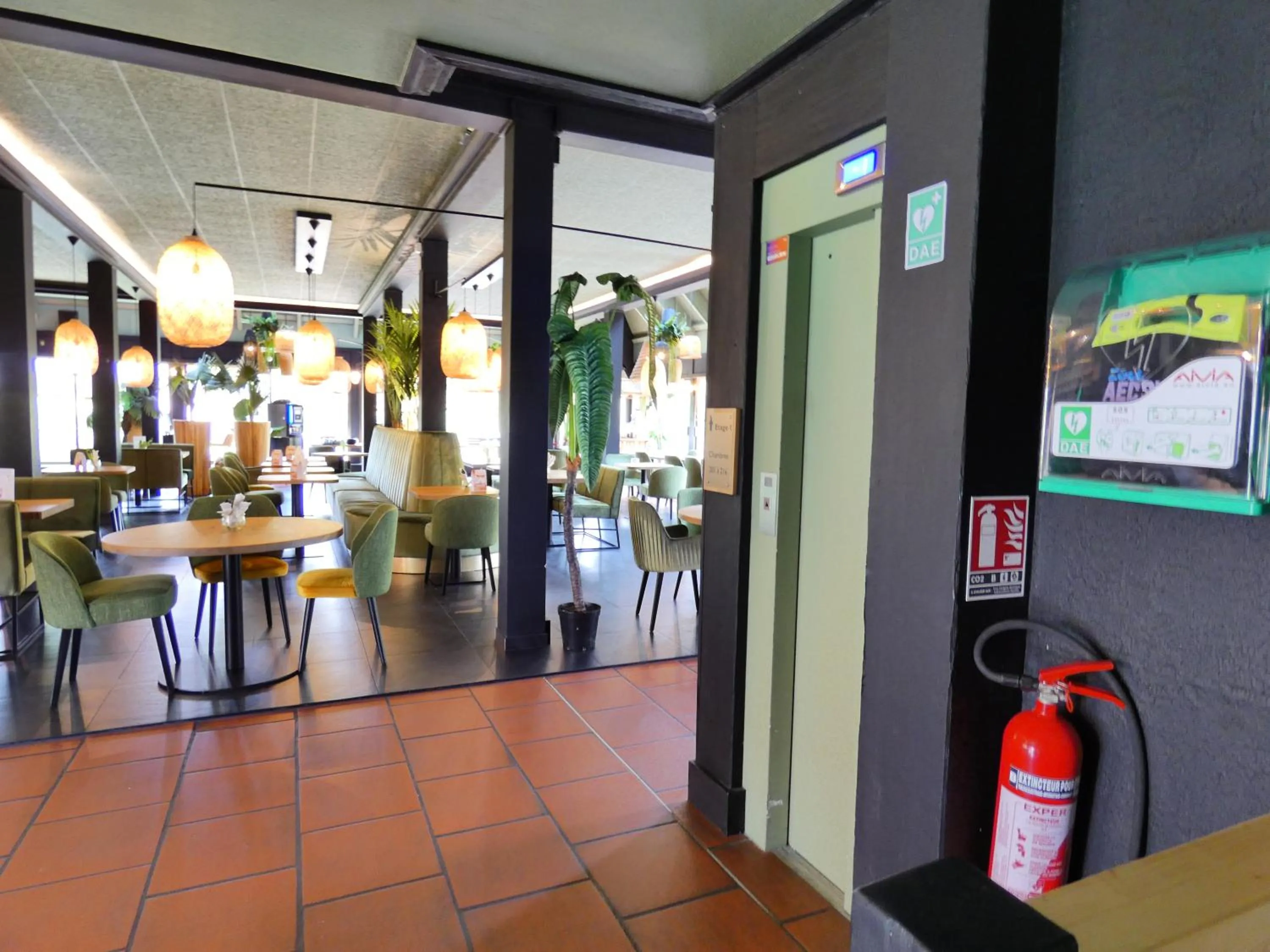 elevator in Contact Hotel BG Limoges Sud