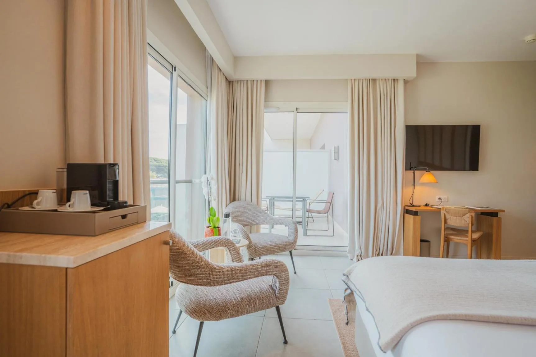 Bed in Kube Saint-Tropez