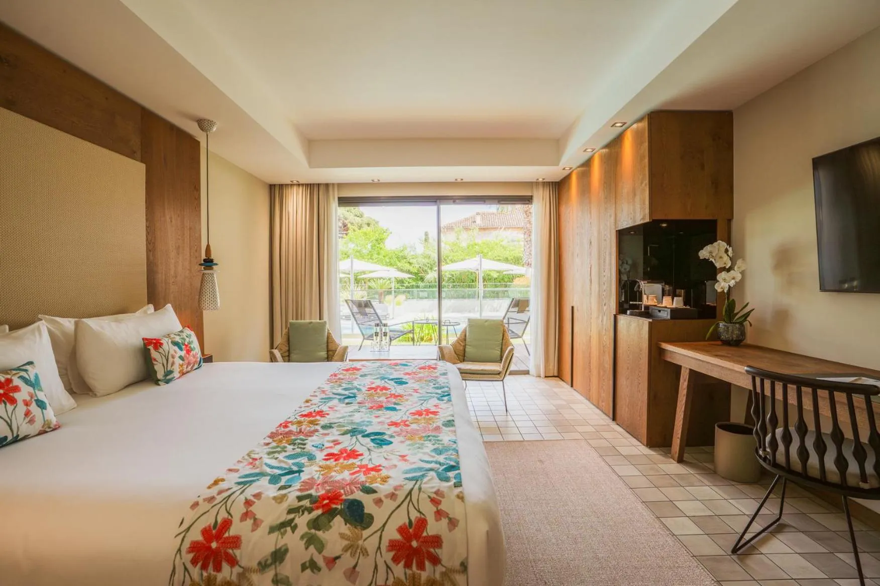 Bed in Kube Saint-Tropez