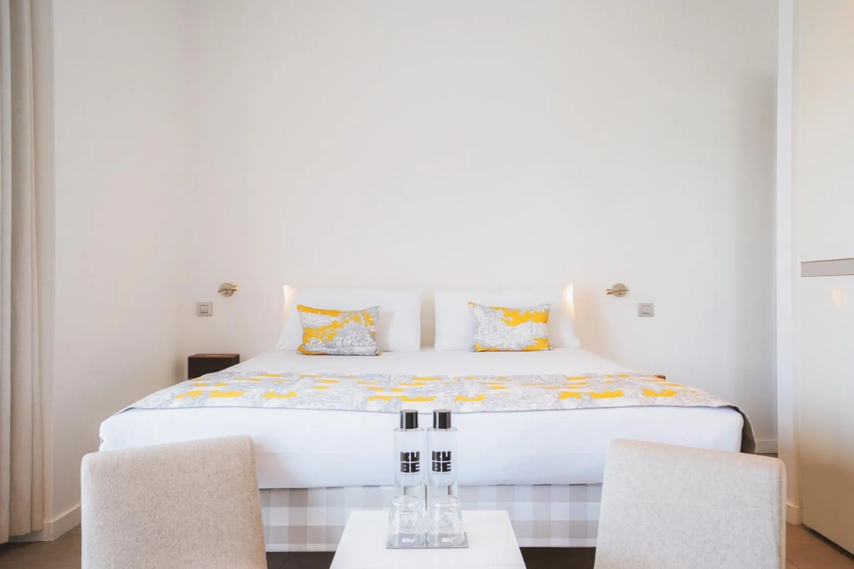 Bed in Kube Saint-Tropez