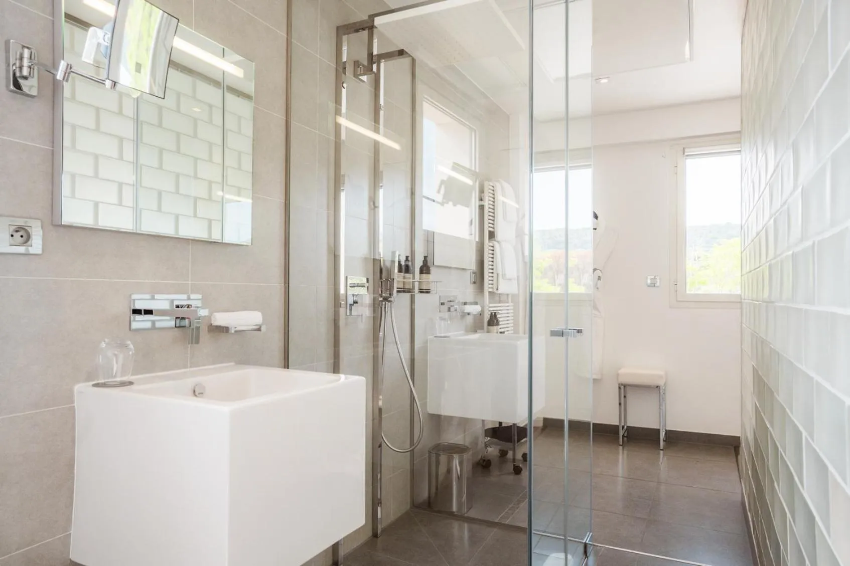 Shower in Kube Saint-Tropez