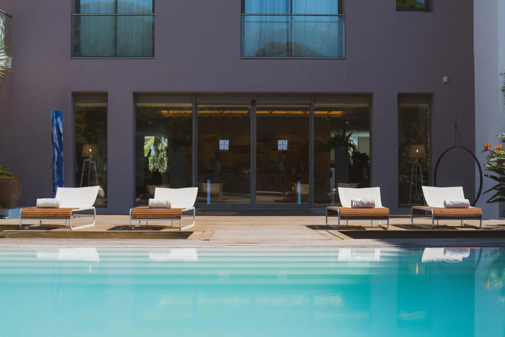 Swimming pool in Kube Saint-Tropez Swimming pool in Kube Saint-Tropez