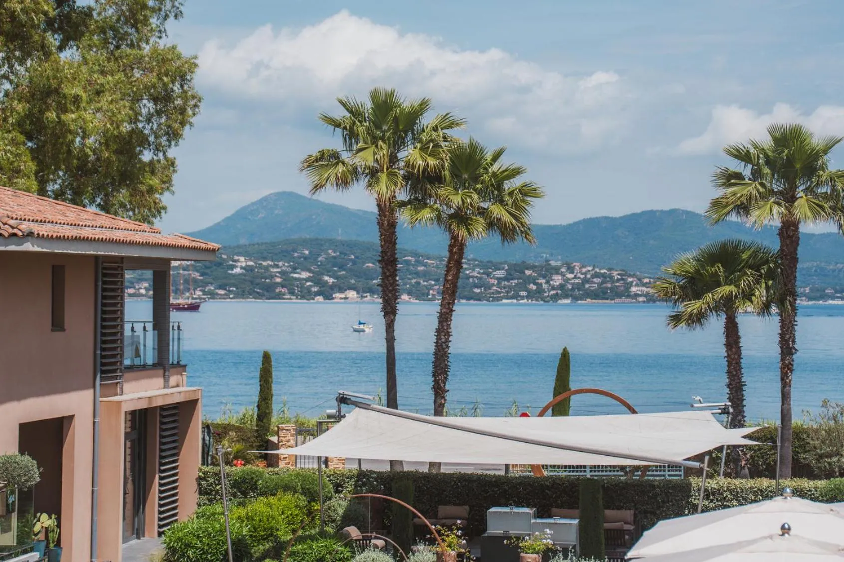 Sea view in Kube Saint-Tropez
