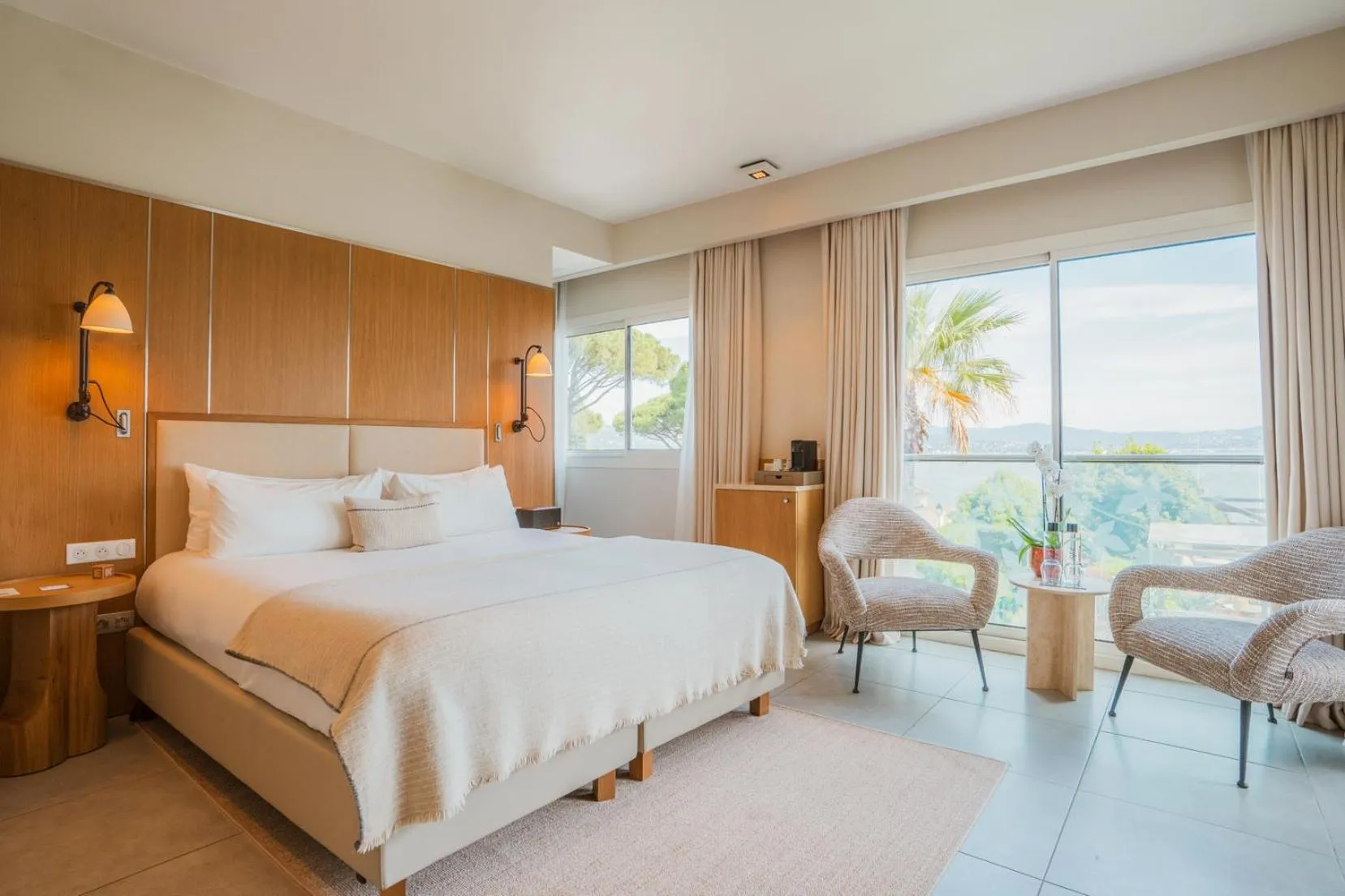 Bed in Kube Saint-Tropez