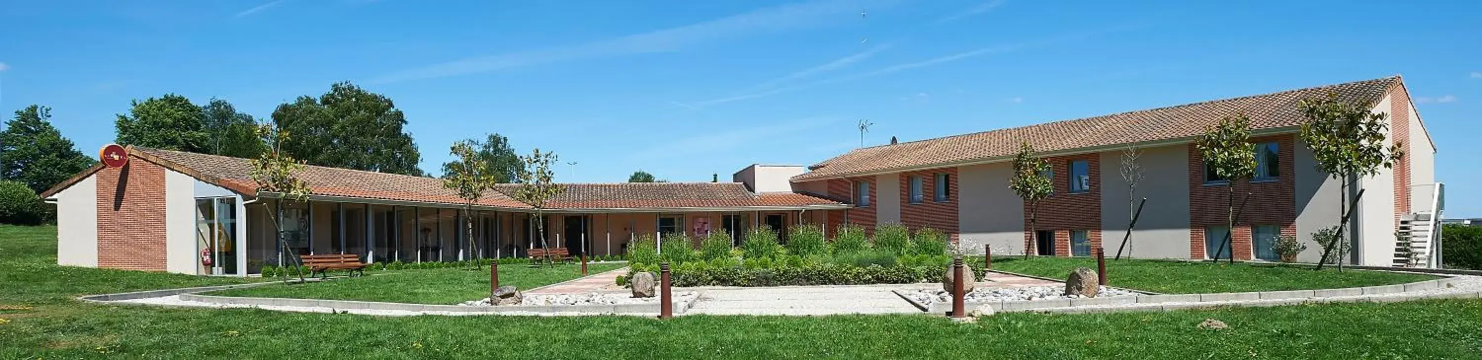 Facade/entrance in Cit'Hotel Les Alizés Facade/entrance in Cit'Hotel Les Alizés