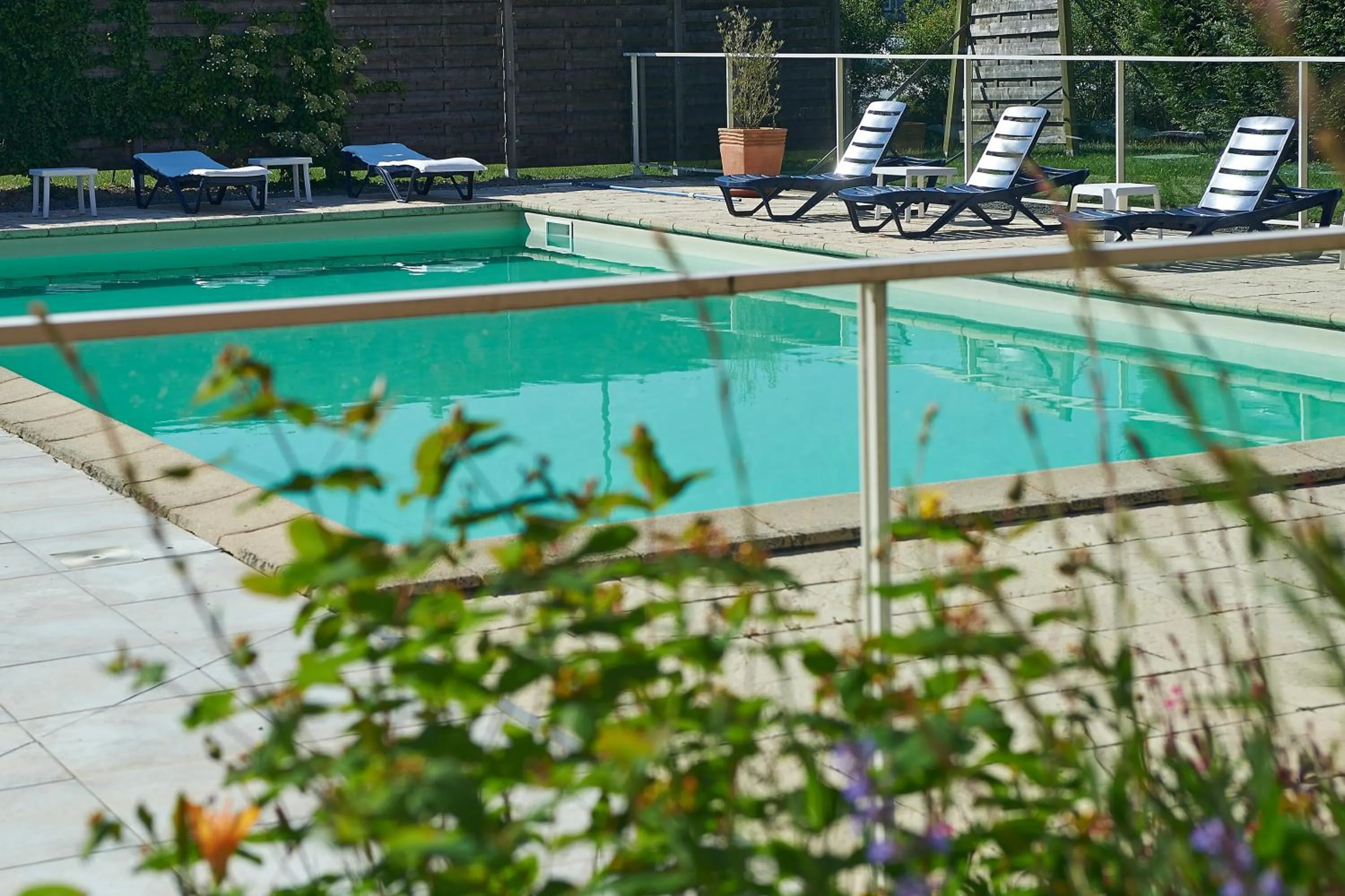 Swimming pool in Cit'Hotel Les Alizés