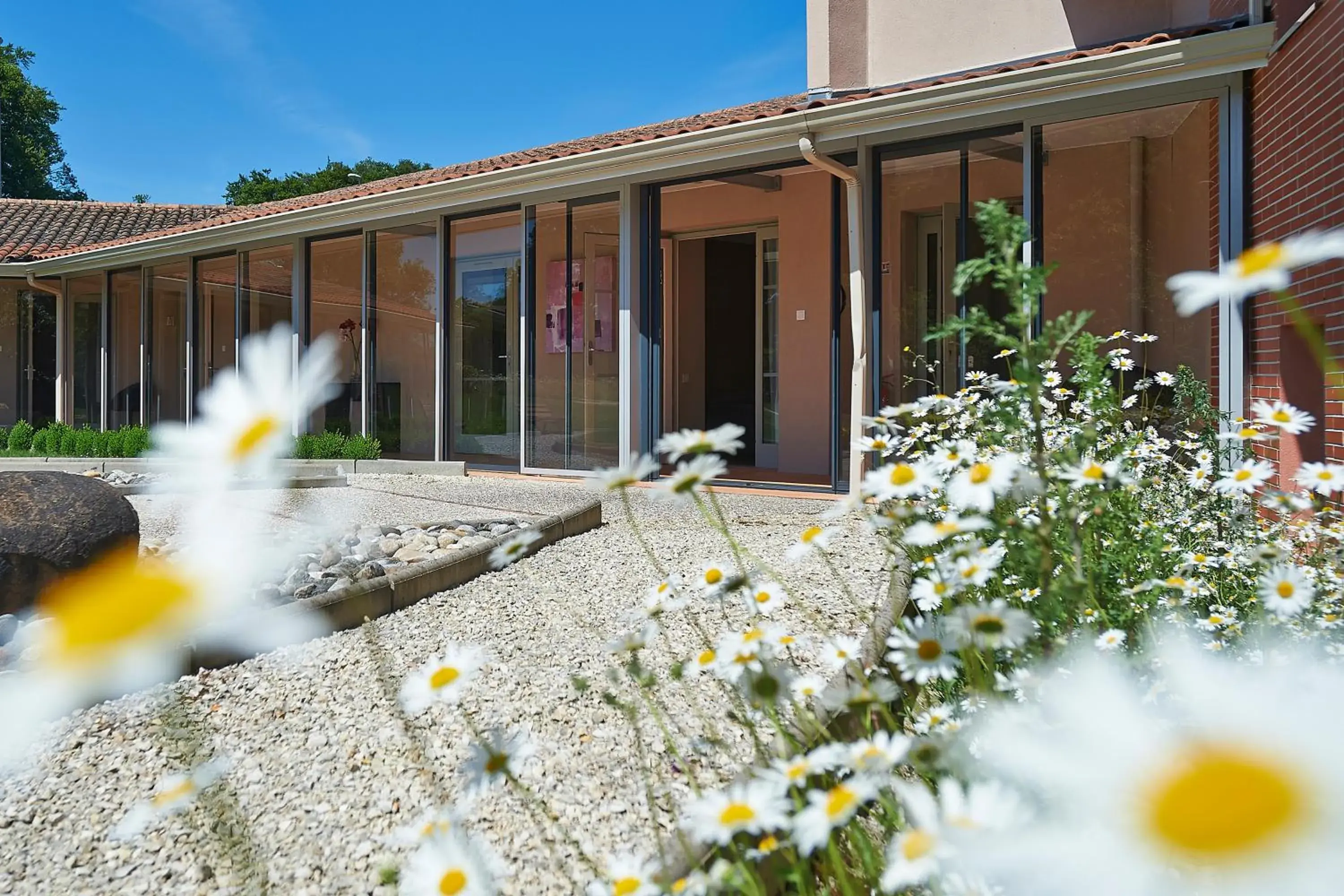 Facade/entrance in Cit'Hotel Les Alizés Facade/entrance in Cit'Hotel Les Alizés