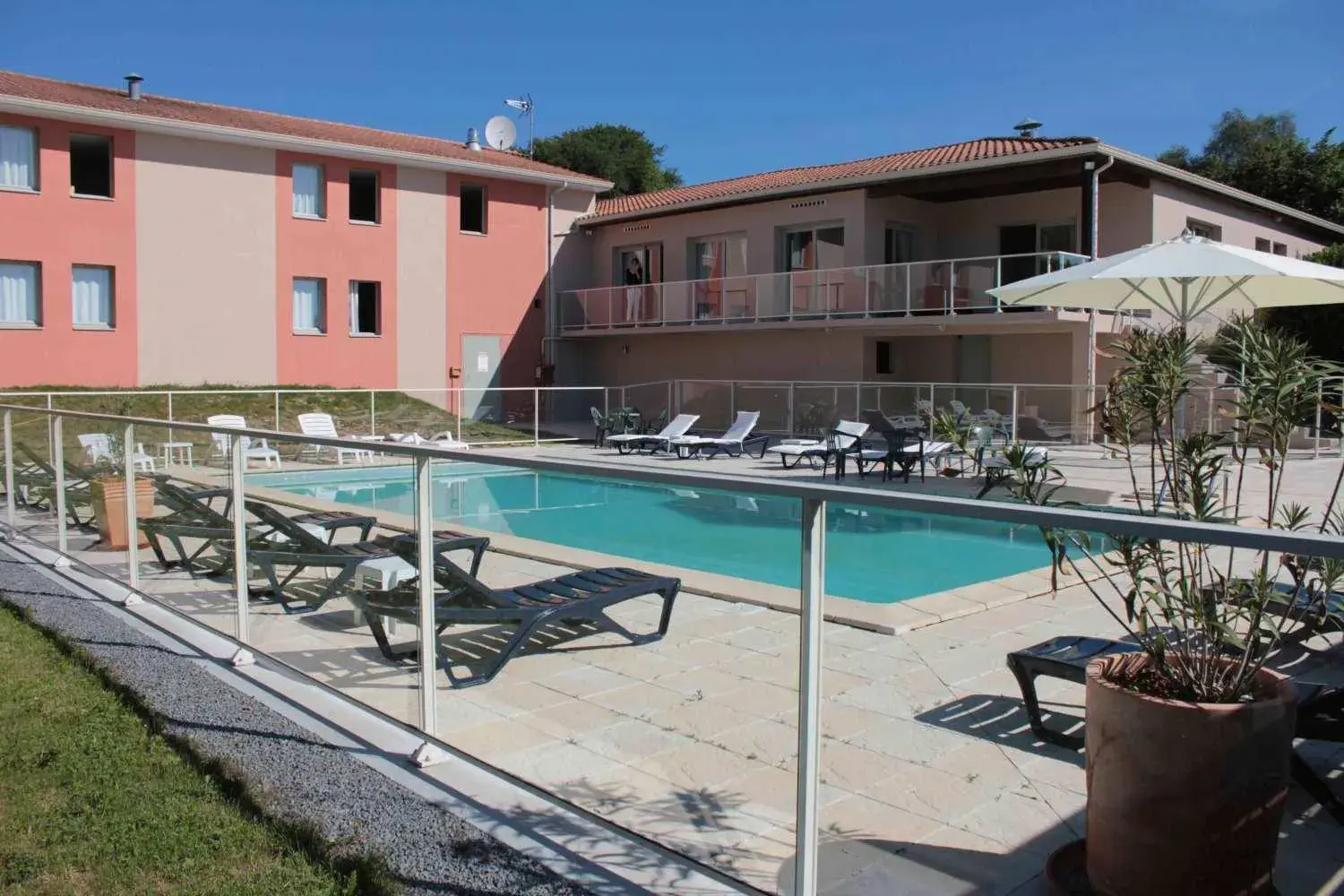 Swimming pool in Cit'Hotel Les Alizés Swimming pool in Cit'Hotel Les Alizés