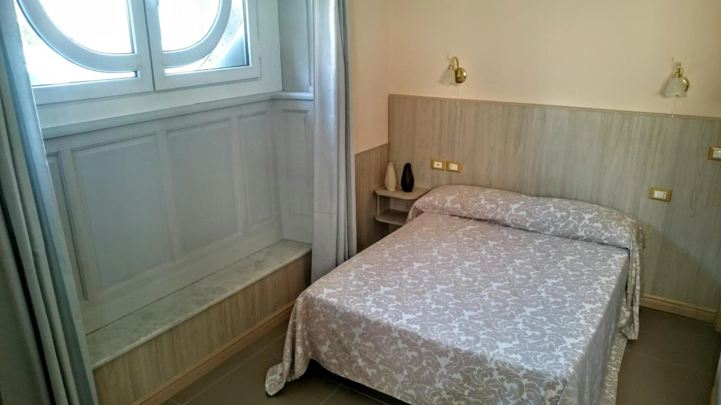 Bedroom, Bed in Hotel Cantore