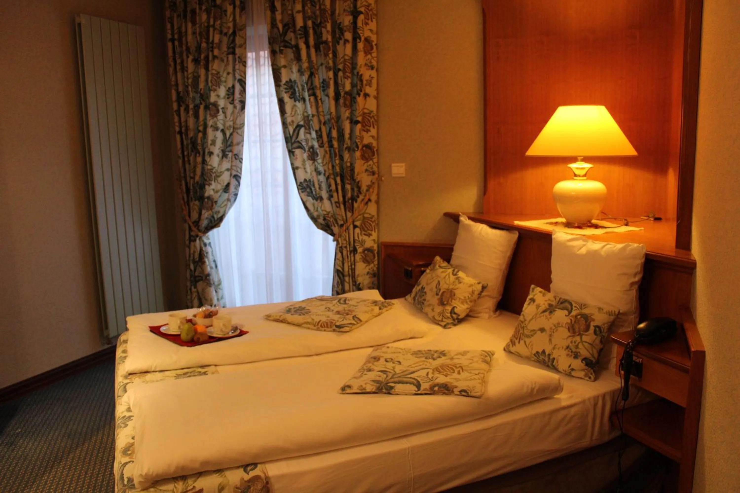 Bedroom, Bed in Hôtel Le Mittelwihr