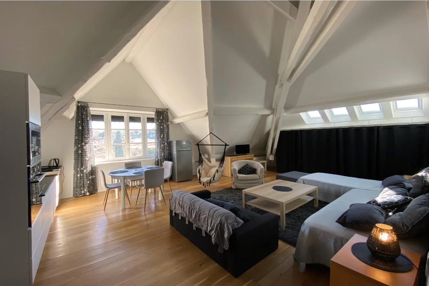 Living room, Bed in Demeure Saint Louis Historic manor, City 700m, free parking,A C,Clim,WIFI, city view, Garden