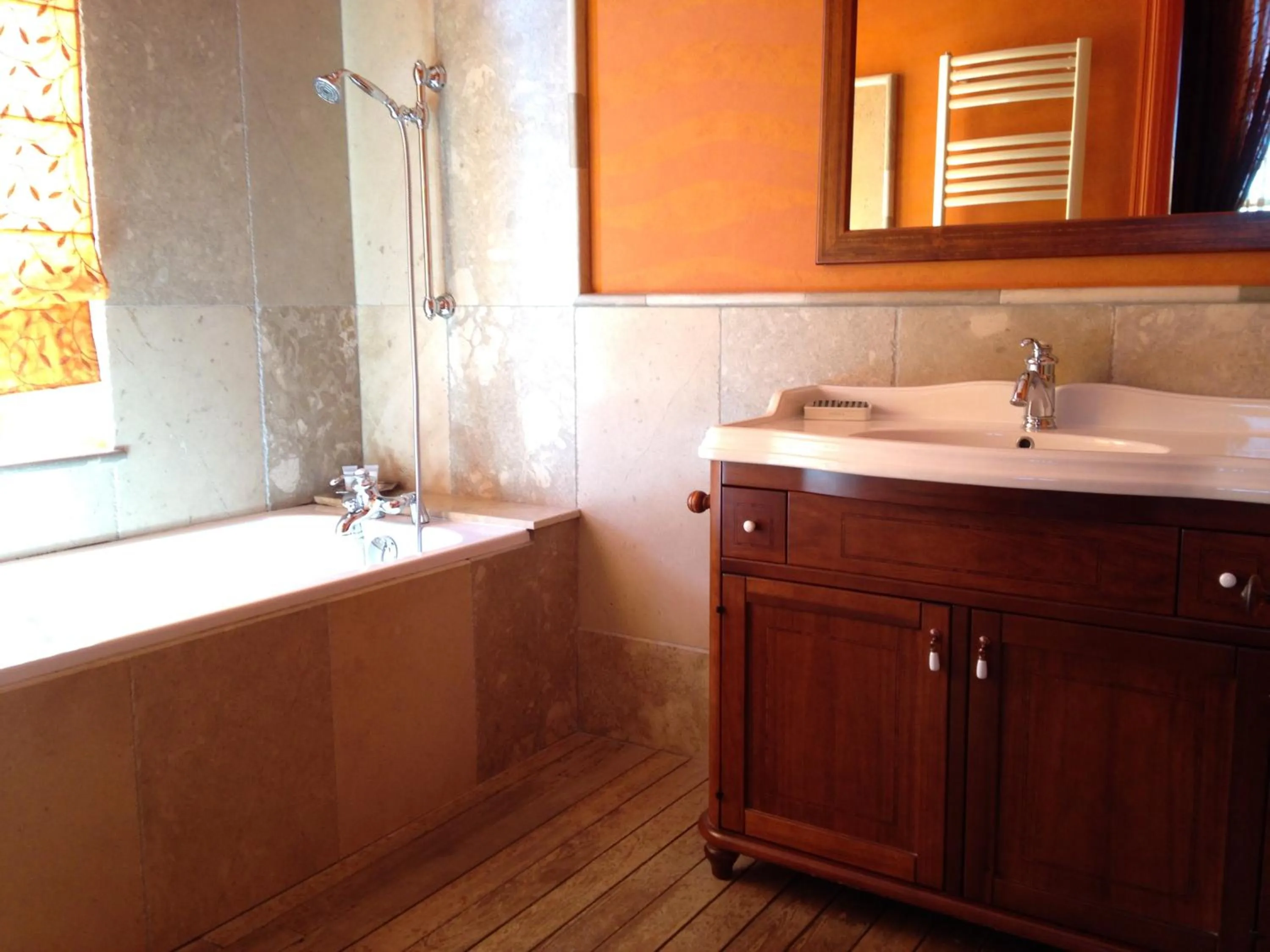 Bathroom in Demeure Saint Louis Historic manor, City 700m, free parking,A C,Clim,WIFI, city view, Garden