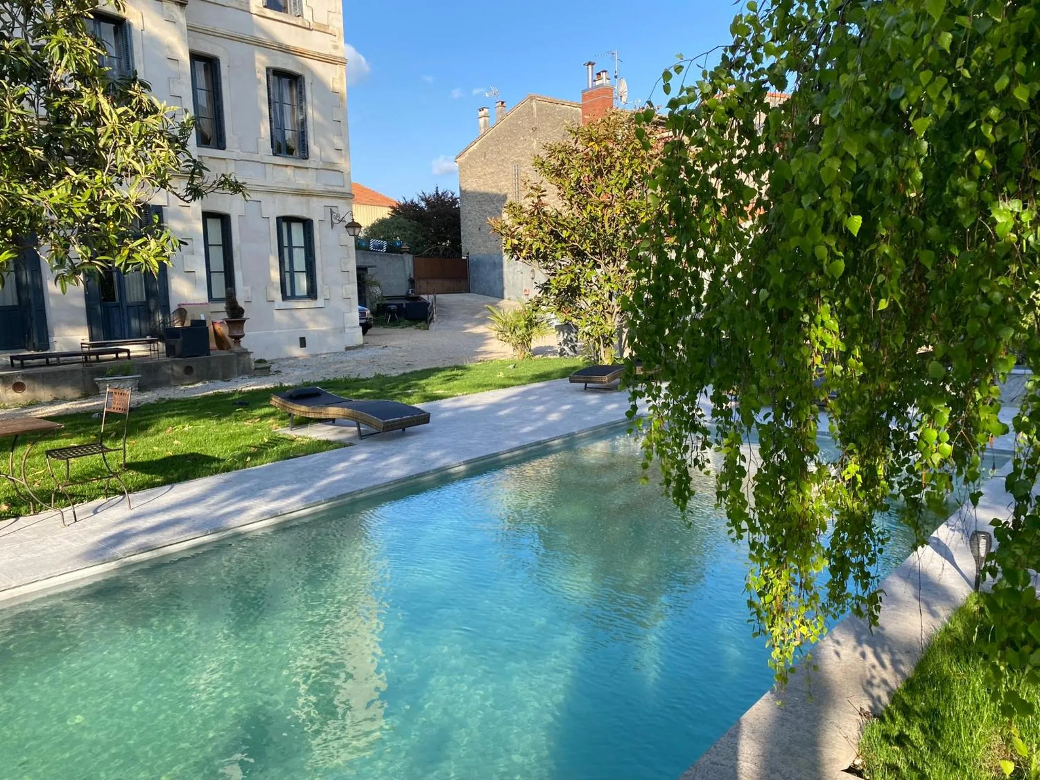 Property building in Demeure Saint Louis Historic manor, City 700m, free parking,A C,Clim,WIFI, city view, Garden