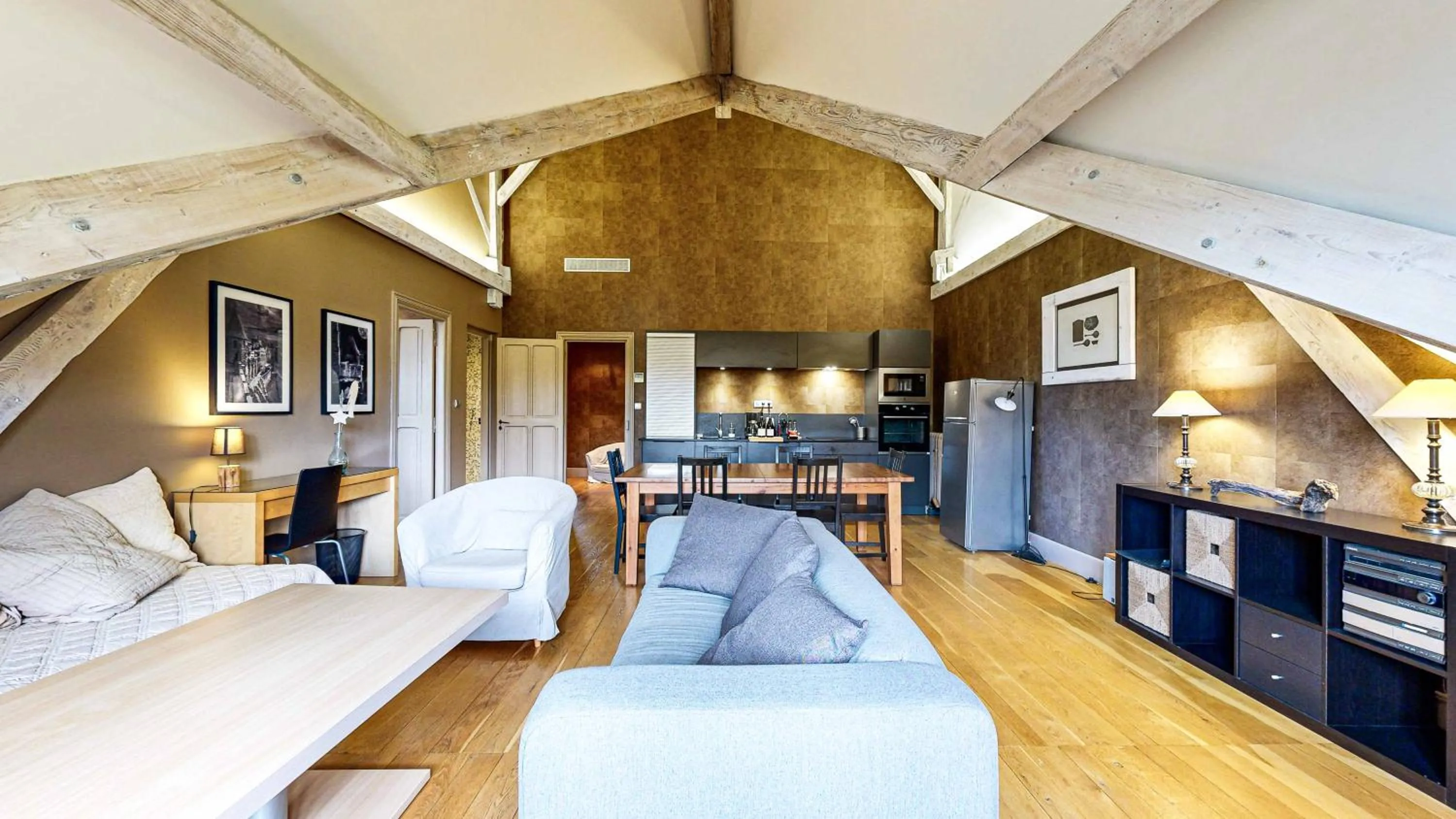 Kitchen or kitchenette in Demeure Saint Louis Historic manor, City 700m, free parking,A C,Clim,WIFI, city view, Garden