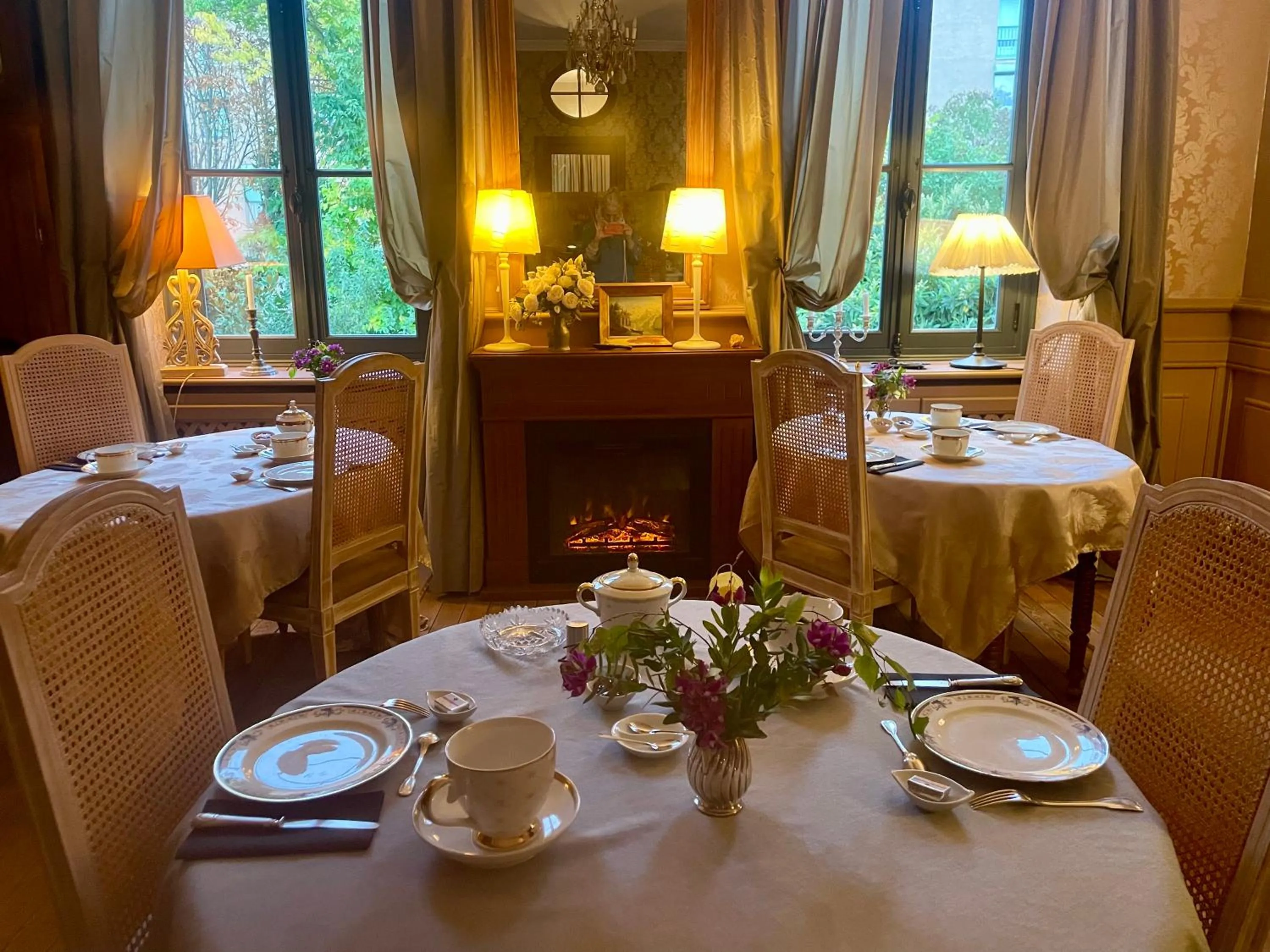 Demeure Saint Louis Historic manor, City 700m, free parking,A C,Clim,WIFI, city view, Garden