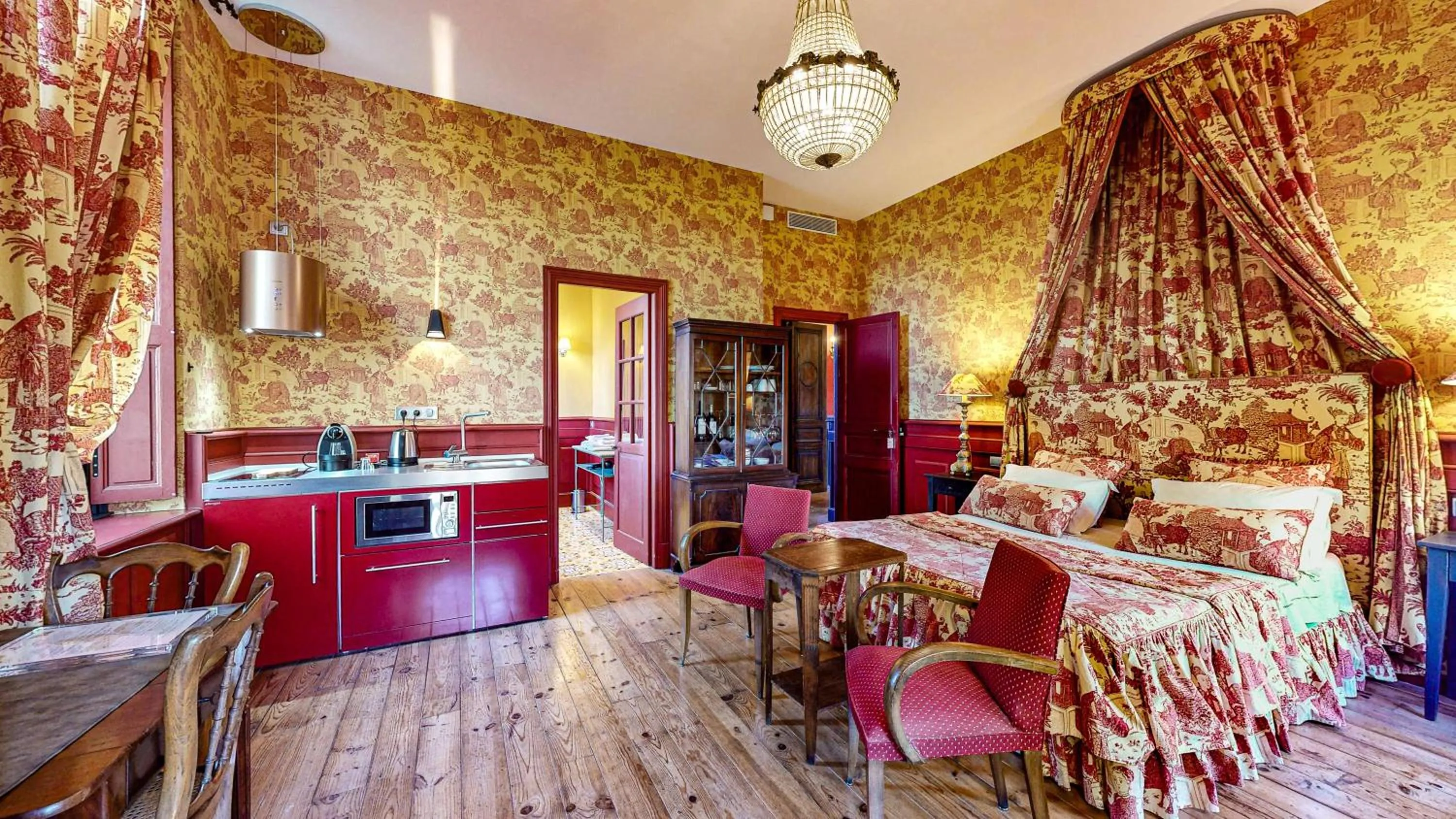 Coffee/tea facilities in Demeure Saint Louis Historic manor, City 700m, free parking,A C,Clim,WIFI, city view, Garden