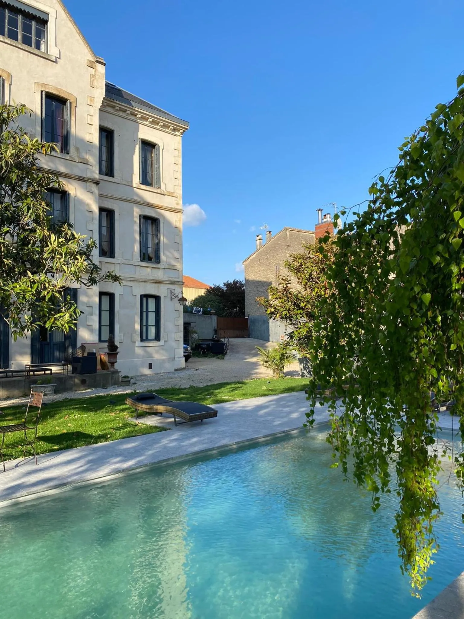 Property building in Demeure Saint Louis Historic manor, City 700m, free parking,A C,Clim,WIFI, city view, Garden