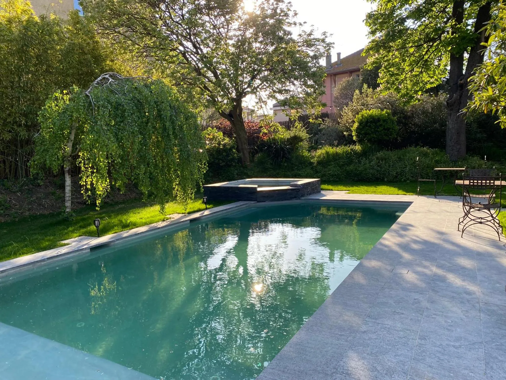 Garden in Demeure Saint Louis Historic manor, City 700m, free parking,A C,Clim,WIFI, city view, Garden