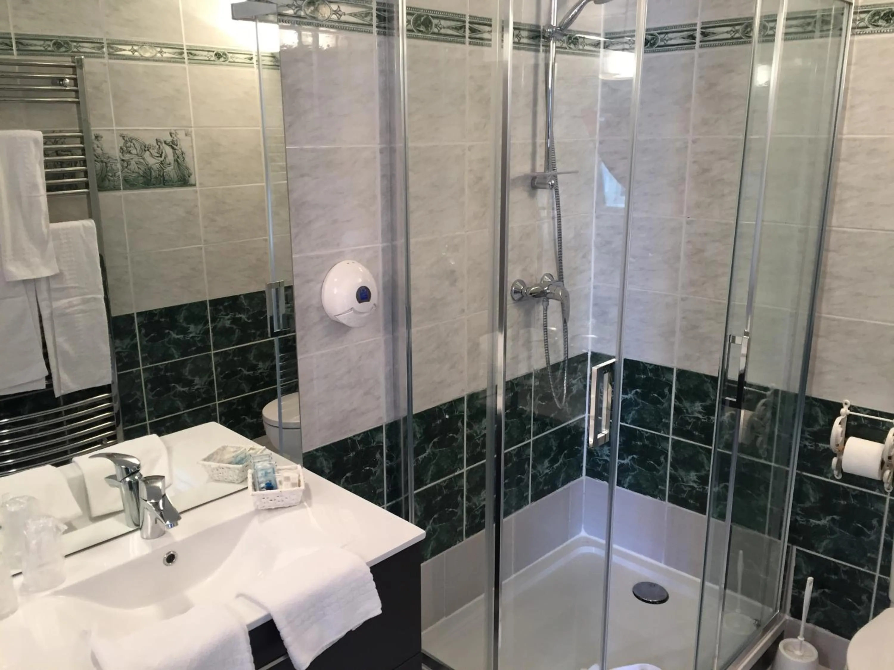 Bathroom in Hostellerie Normande