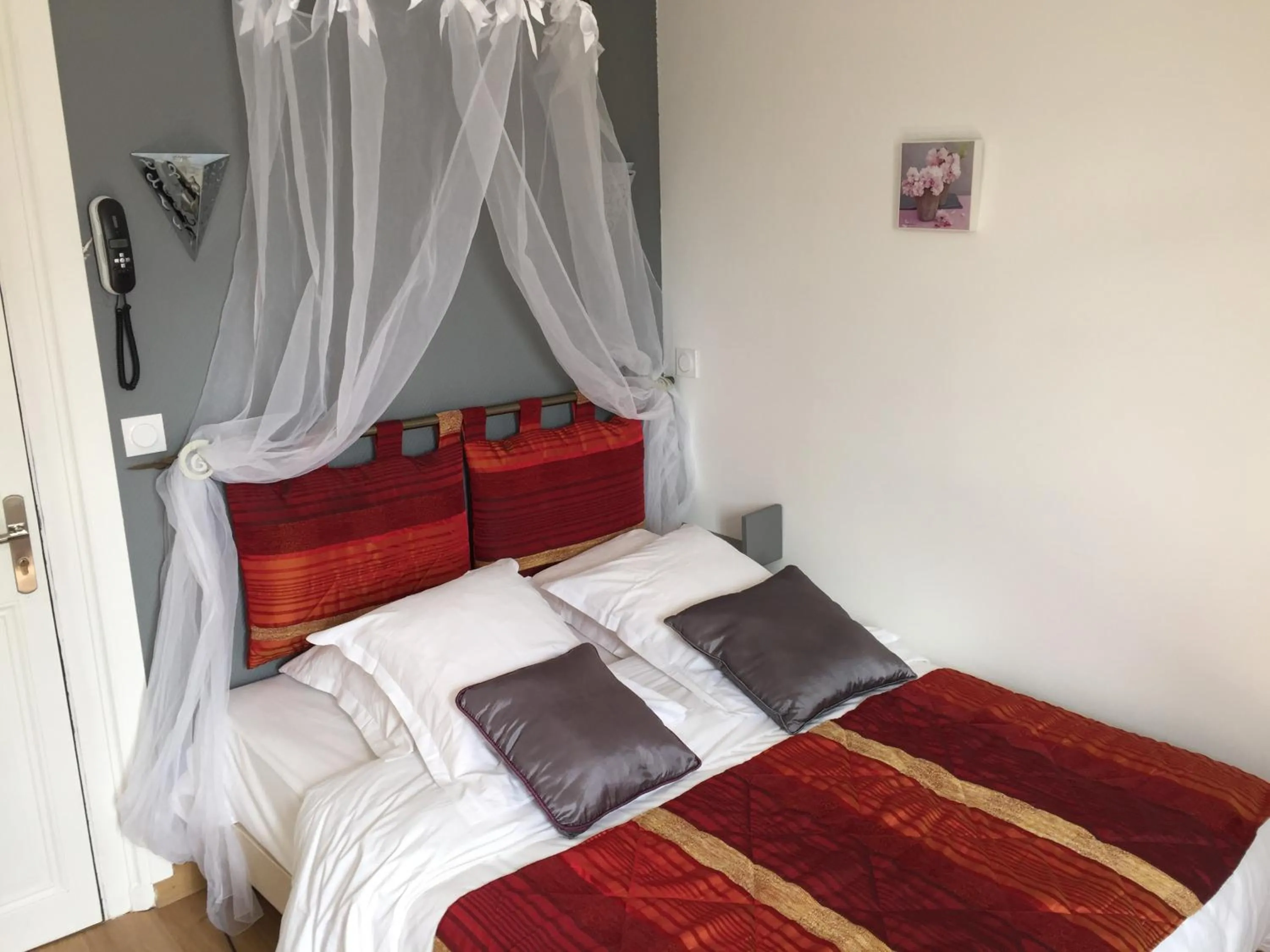 Bed in Hostellerie Normande
