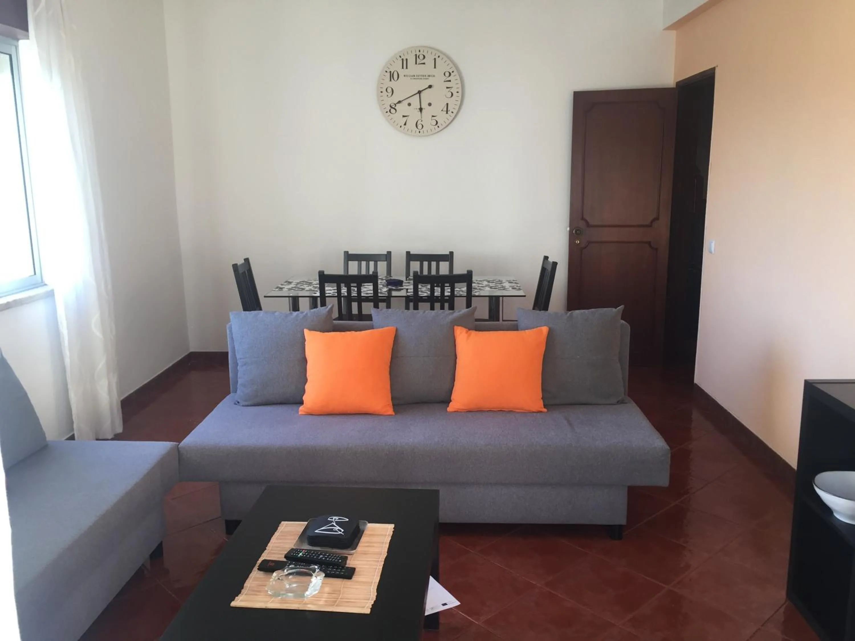 Spacious Central 2 Bedroom Apartment